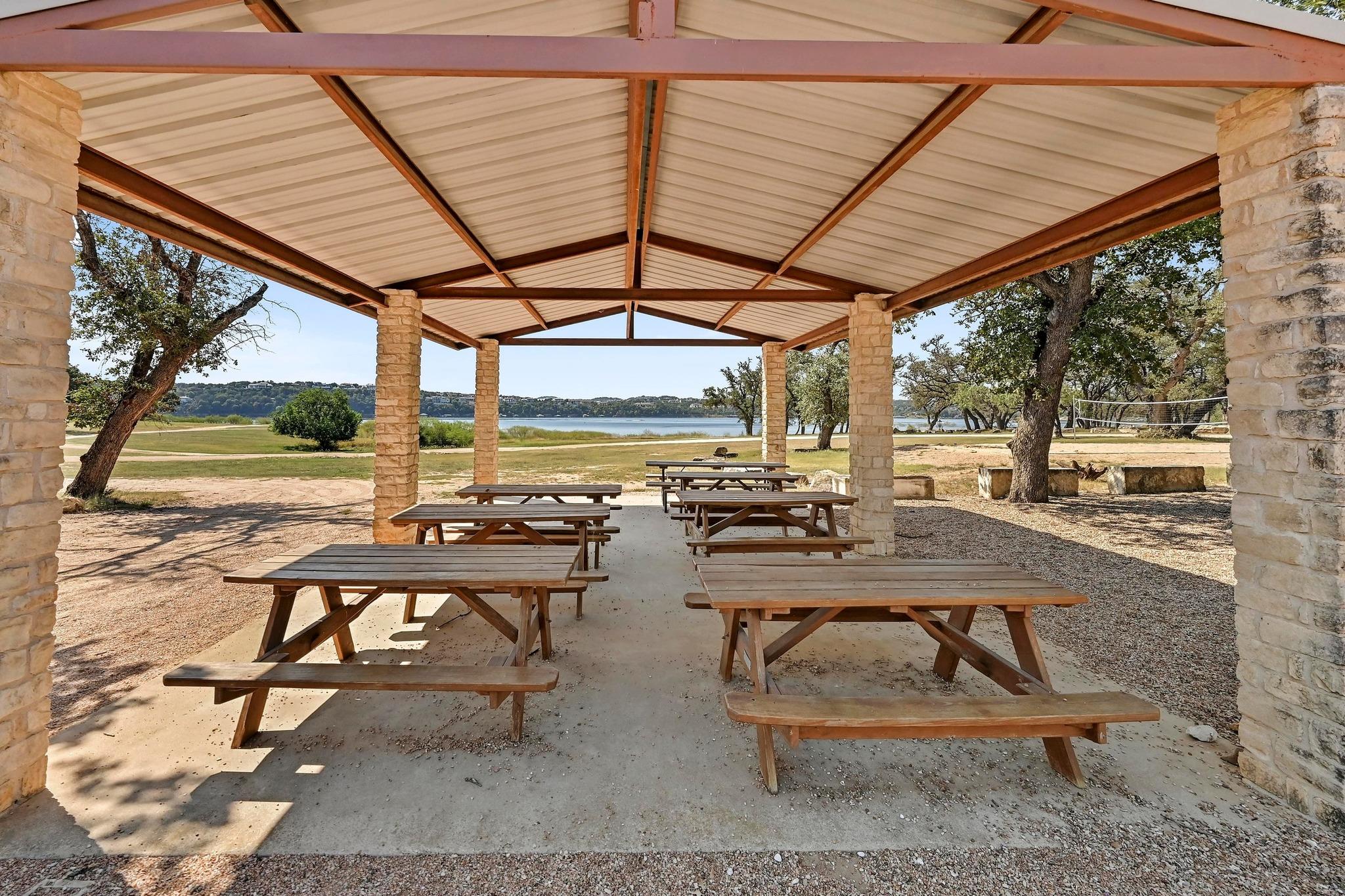 211 Comanche Ln, Lago Vista, TX 78645