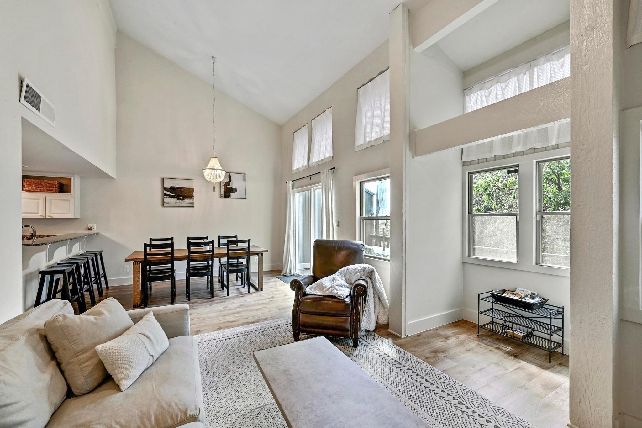 211 Comanche Ln, Lago Vista, TX 78645