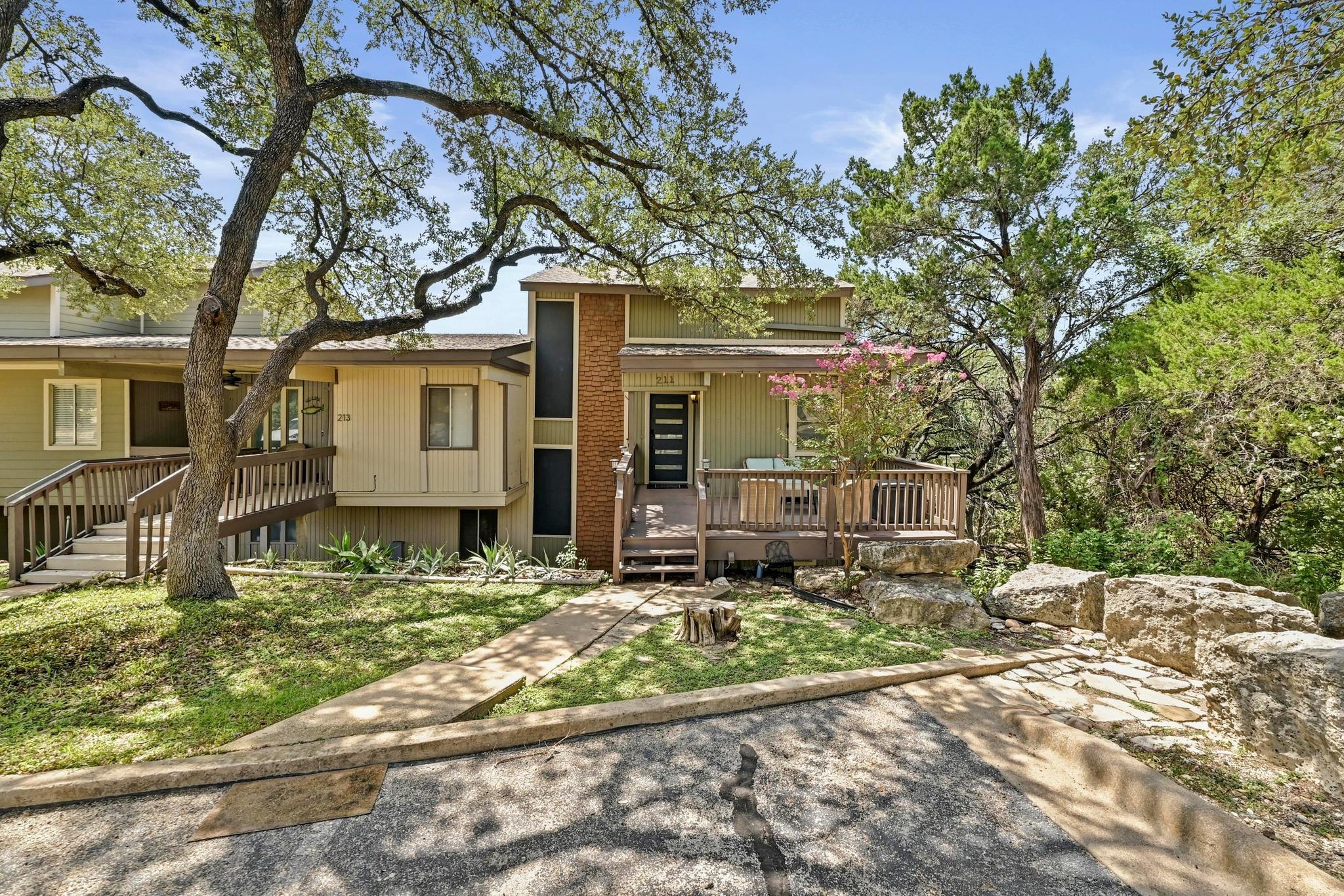 211 Comanche Ln, Lago Vista, TX 78645