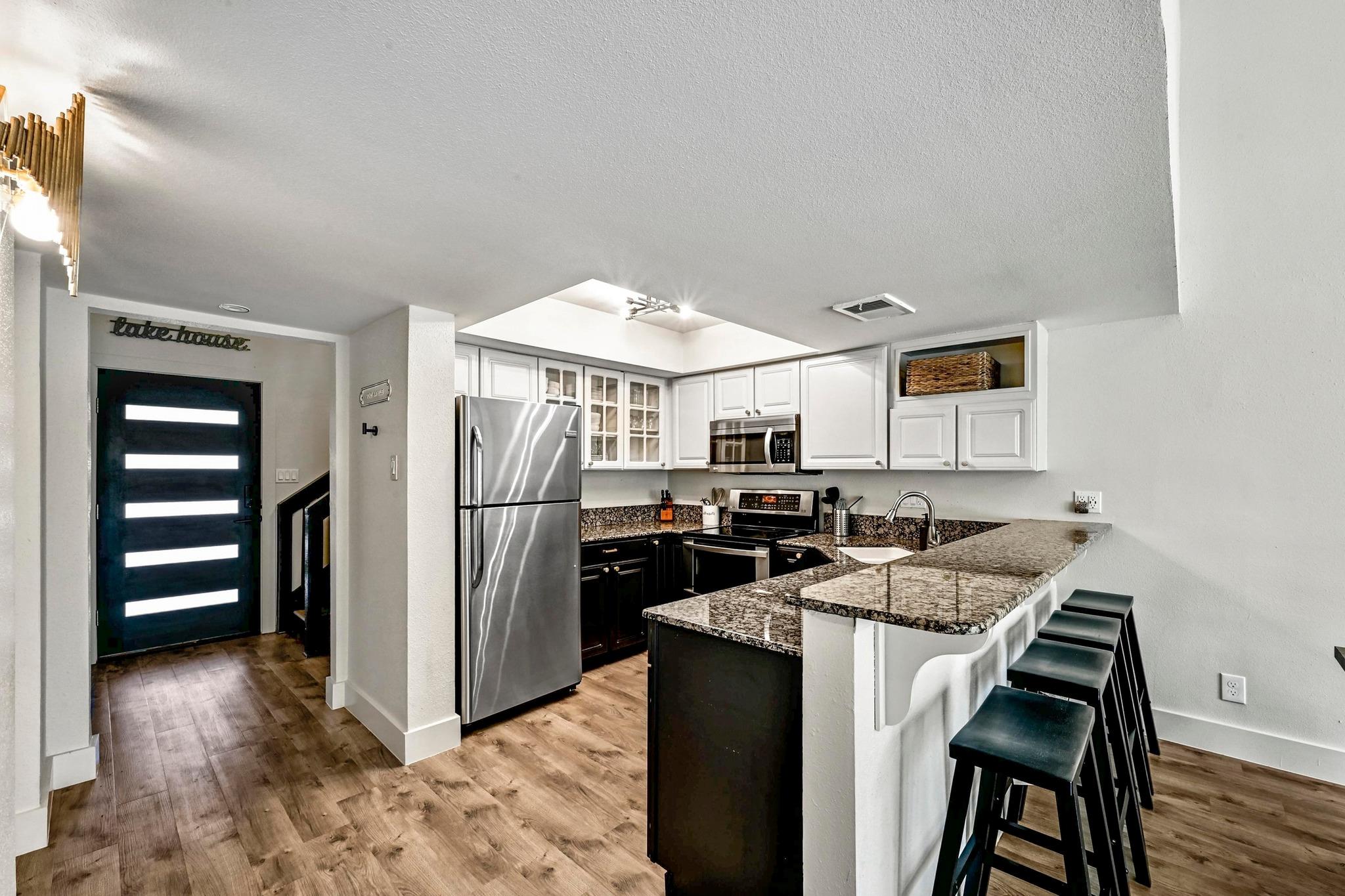 211 Comanche Ln, Lago Vista, TX 78645