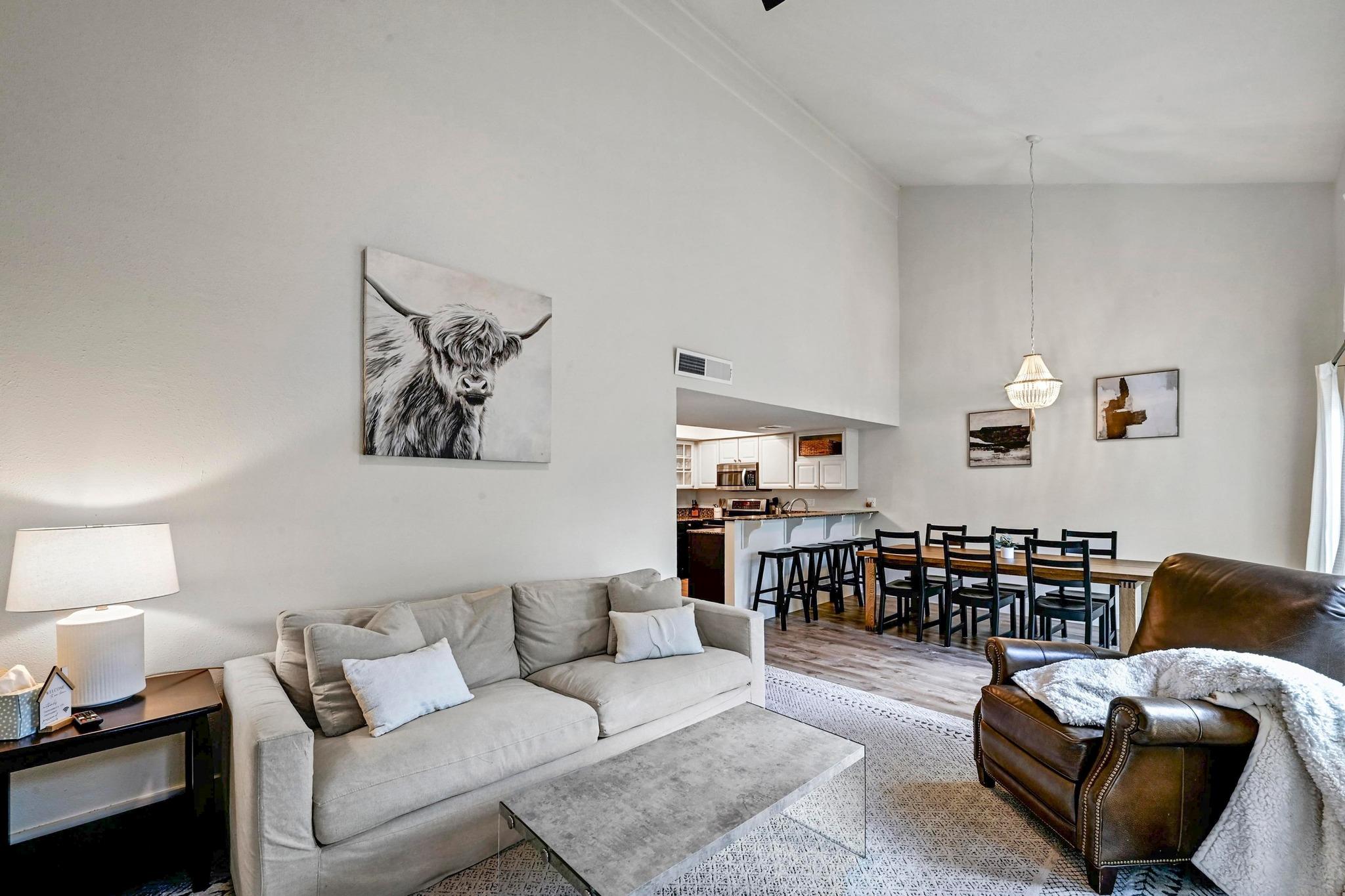 211 Comanche Ln, Lago Vista, TX 78645