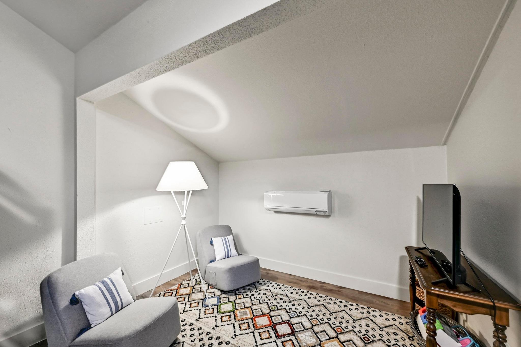 211 Comanche Ln, Lago Vista, TX 78645