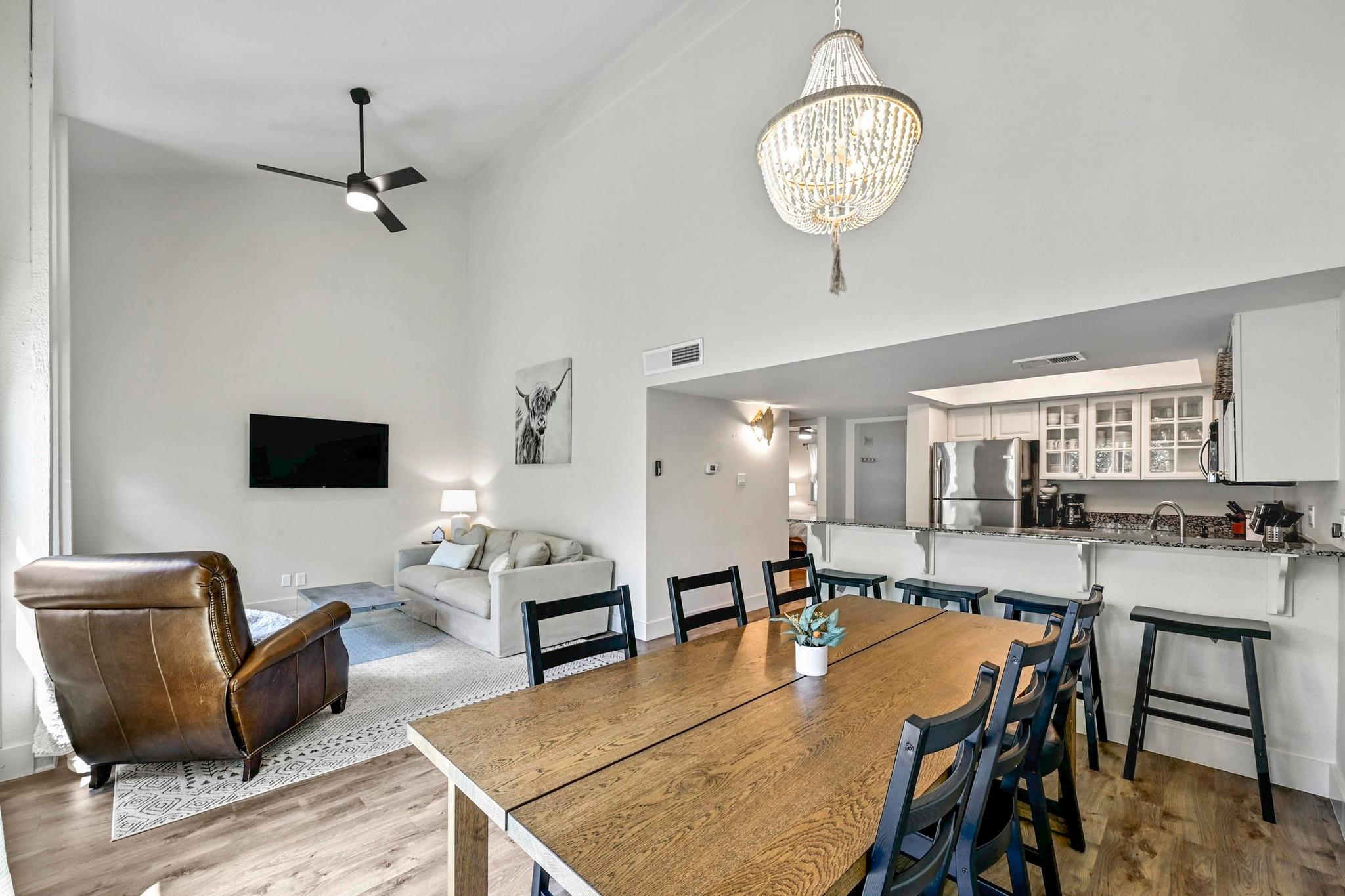 211 Comanche Ln, Lago Vista, TX 78645