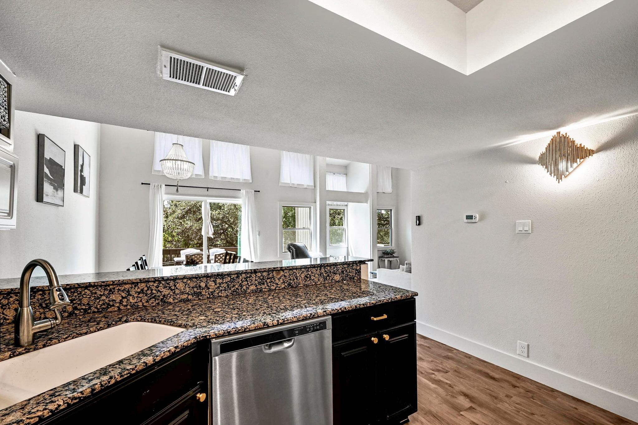 211 Comanche Ln, Lago Vista, TX 78645