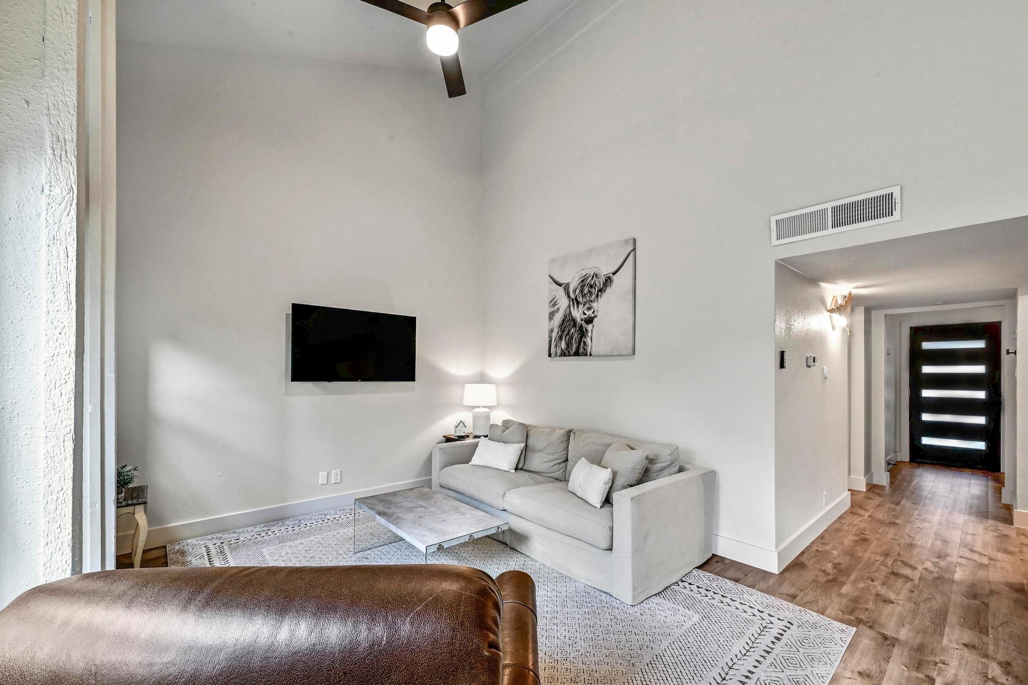 211 Comanche Ln, Lago Vista, TX 78645