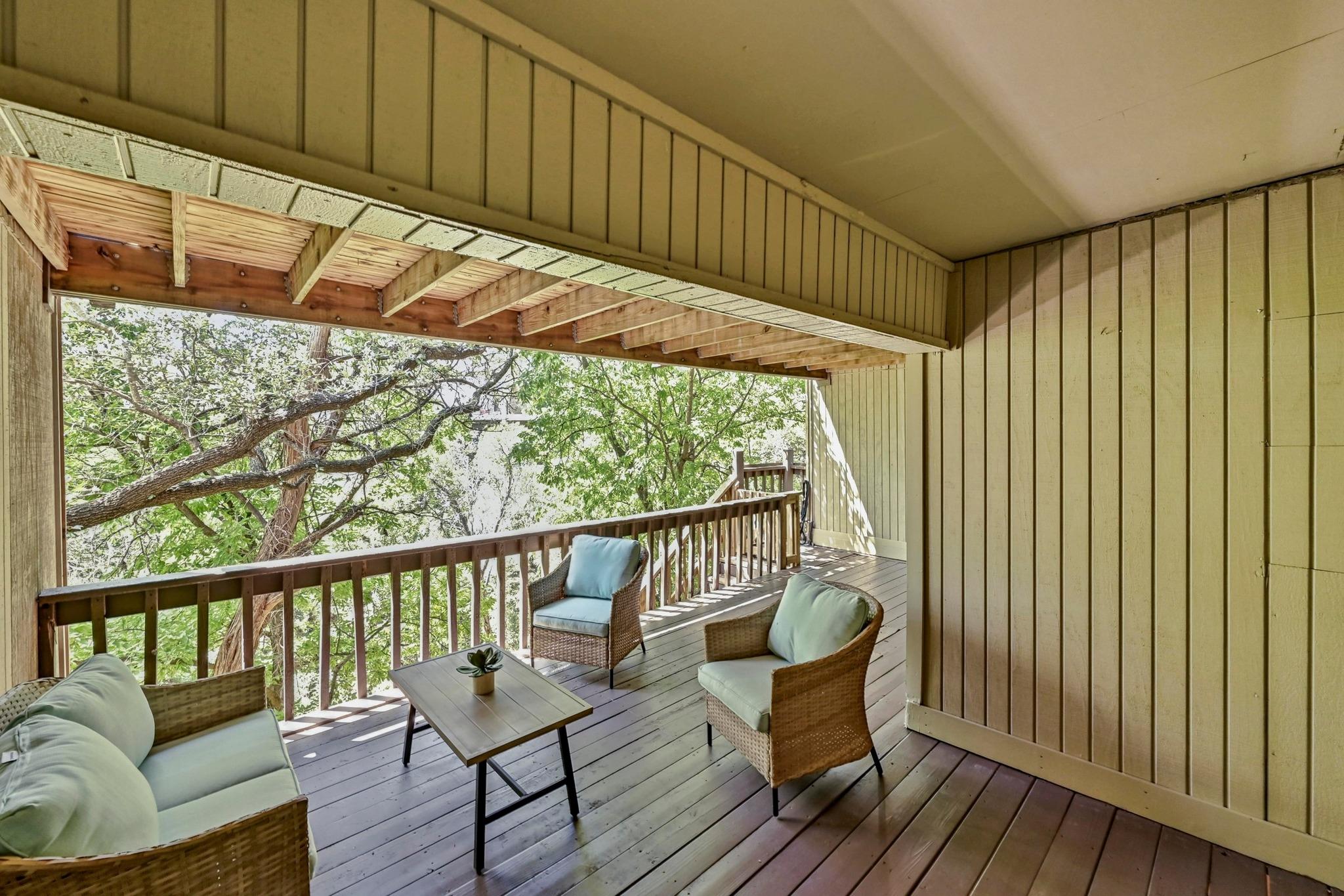 211 Comanche Ln, Lago Vista, TX 78645