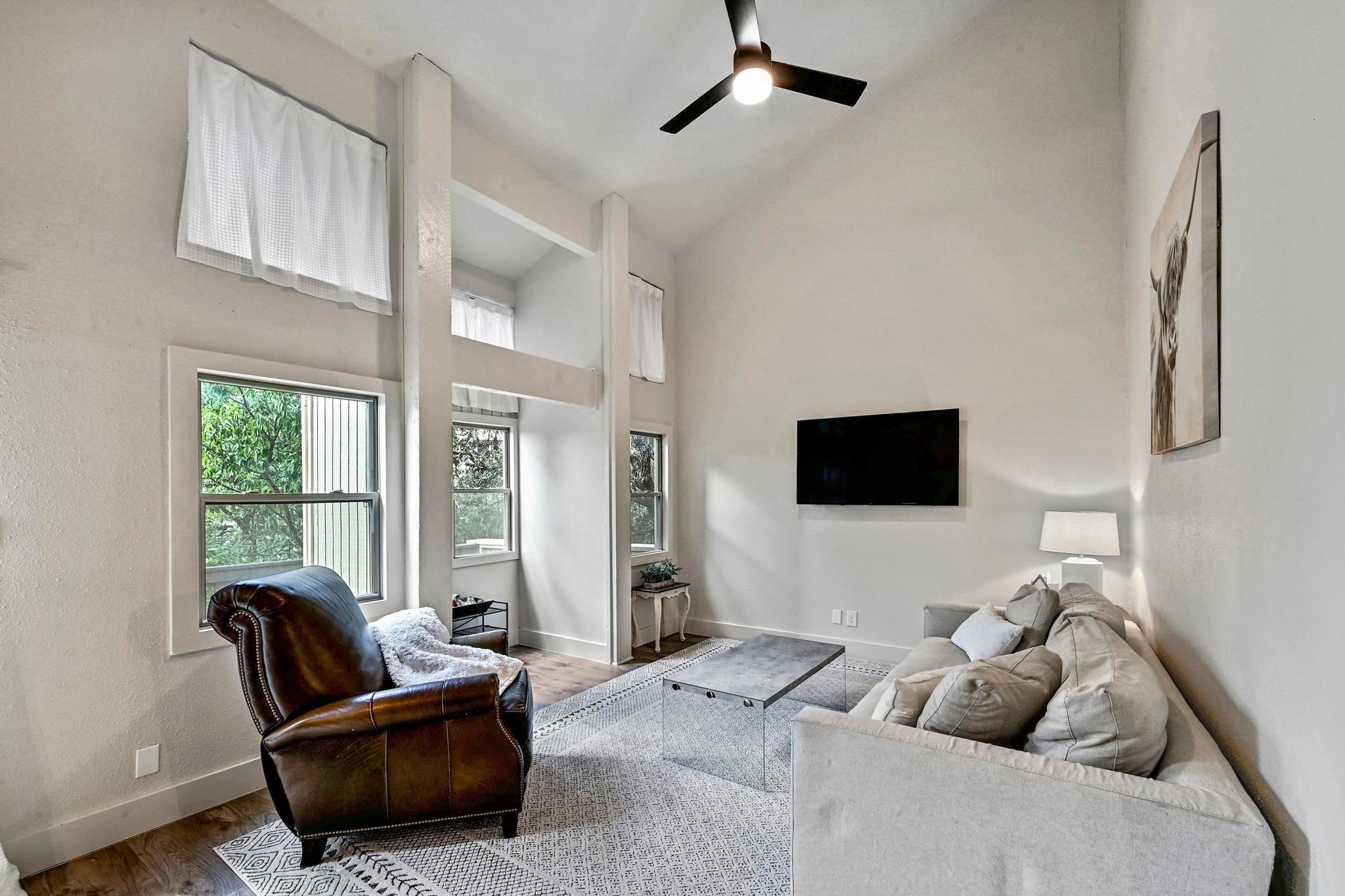 211 Comanche Ln, Lago Vista, TX 78645