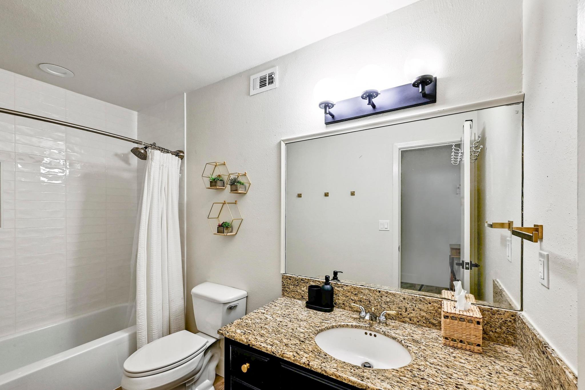 211 Comanche Ln, Lago Vista, TX 78645