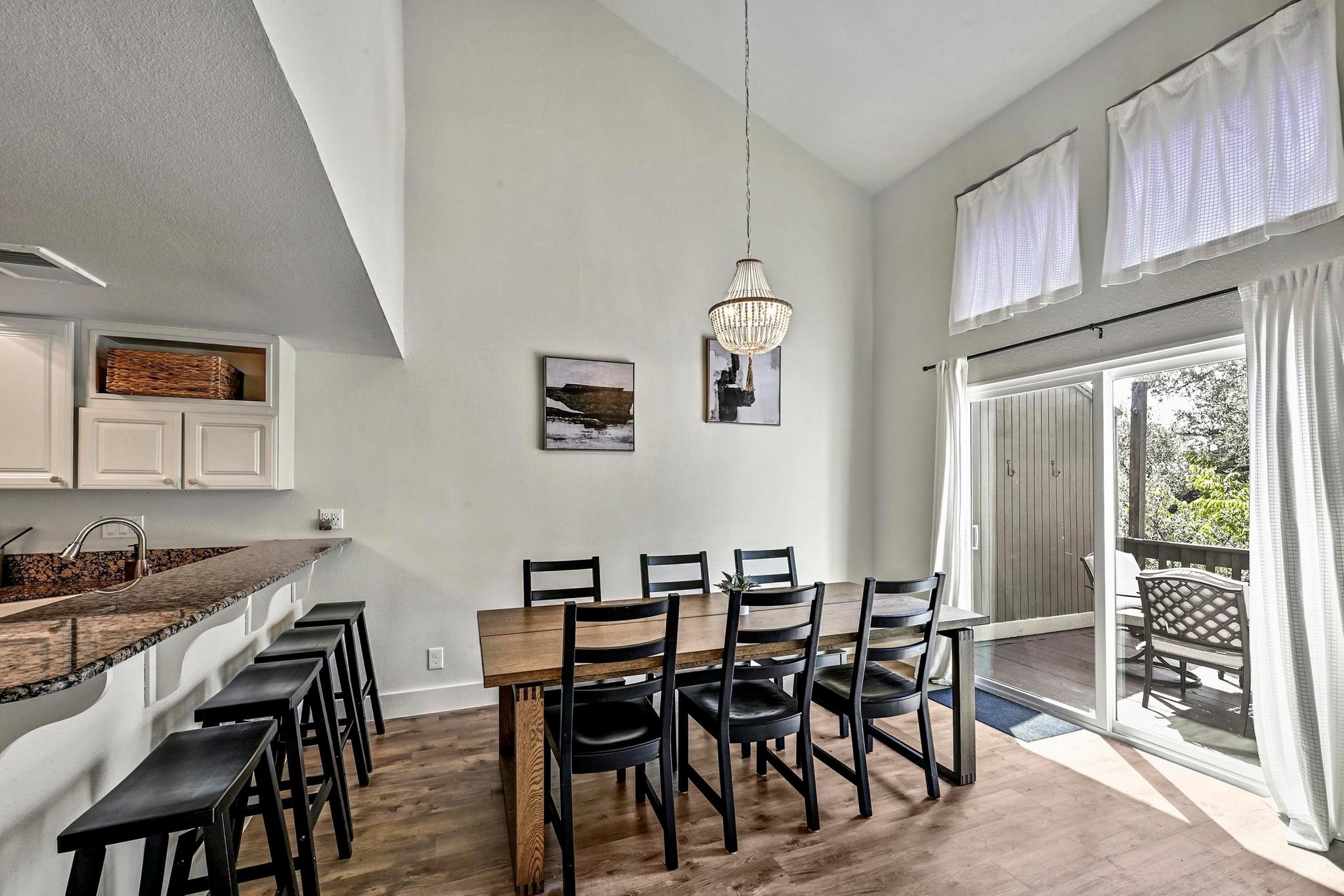 211 Comanche Ln, Lago Vista, TX 78645