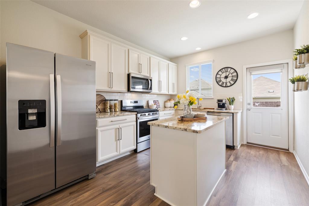 717 Bayberry Cir, Buda, TX 78610
