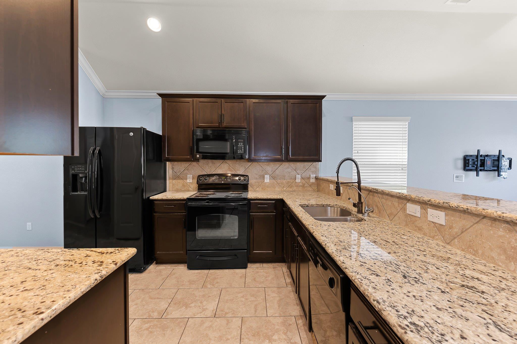 244 Chickadee Ln, Leander, TX 78641