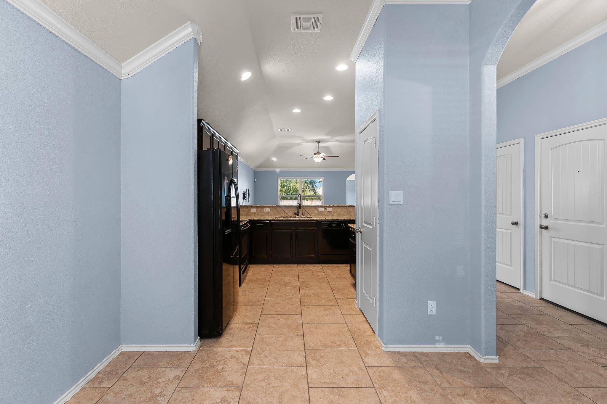 244 Chickadee Ln, Leander, TX 78641