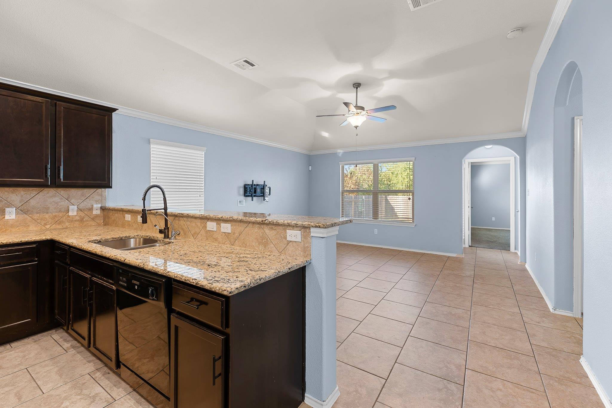 244 Chickadee Ln, Leander, TX 78641