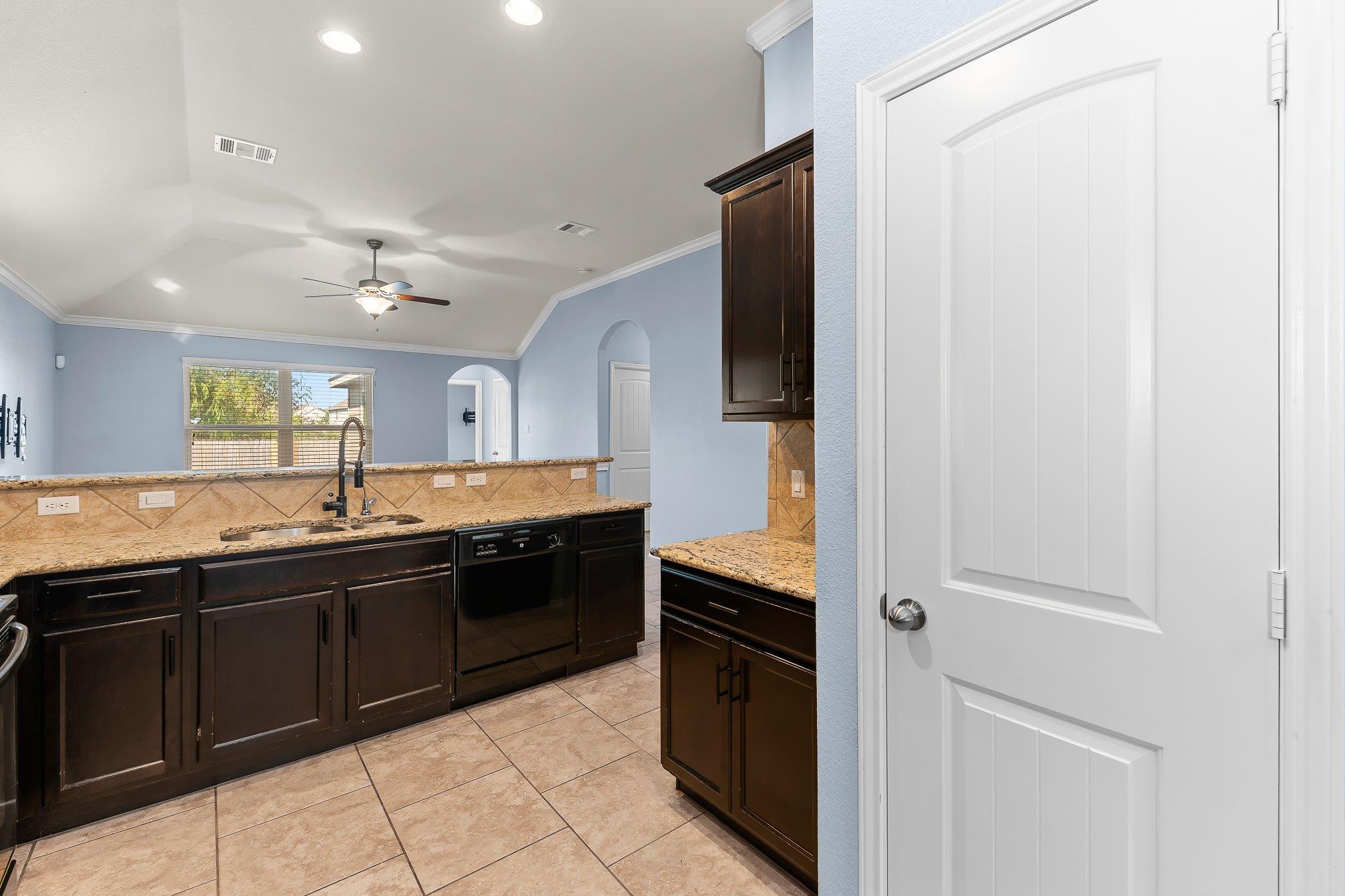 244 Chickadee Ln, Leander, TX 78641