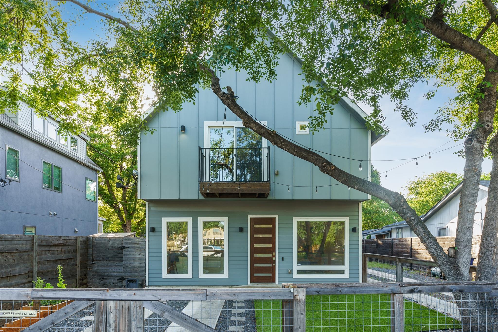 906 Linden St # A, Austin, TX 78702