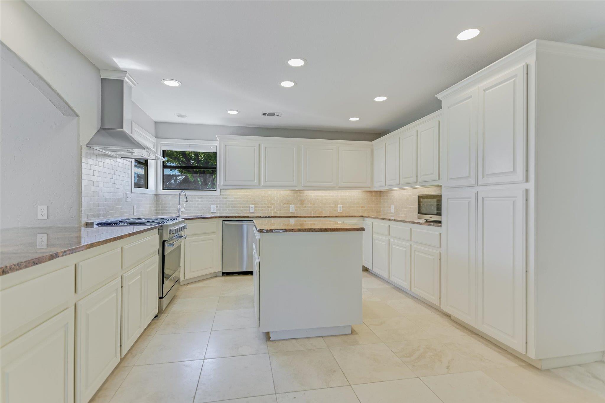 106 & 104 Agarita Dr, Burnet, TX 78611