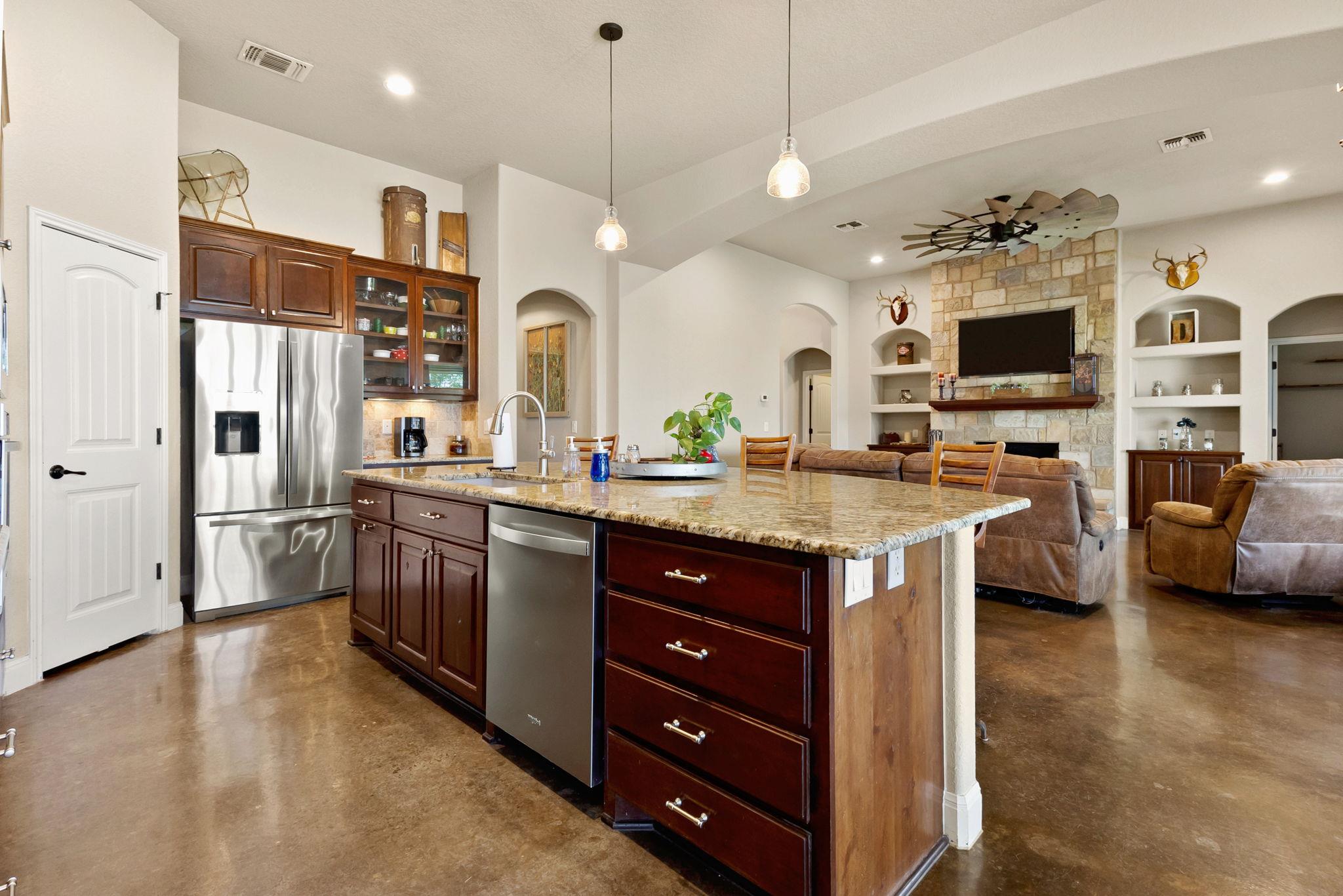 2298 Sungate Dr, New Braunfels, TX 78130