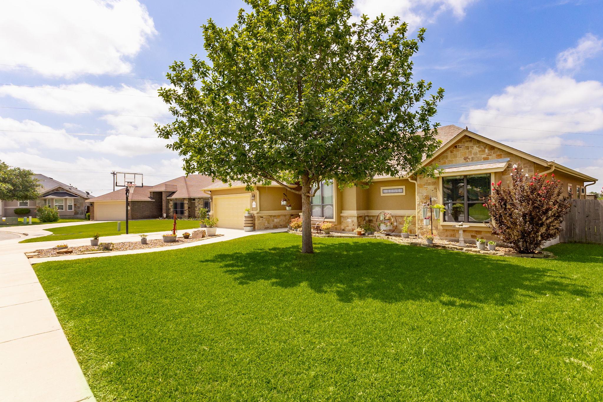 2298 Sungate Dr, New Braunfels, TX 78130