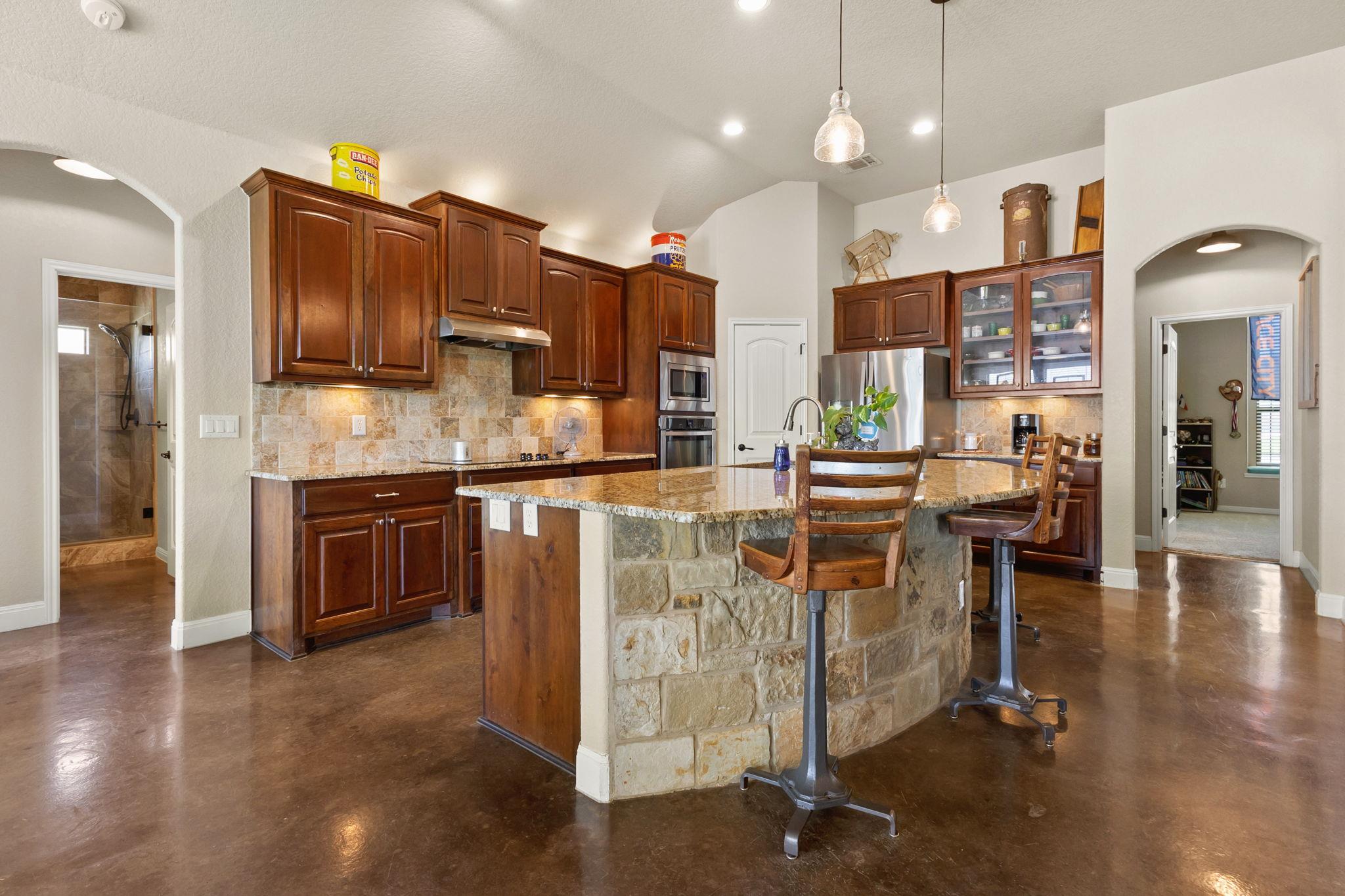 2298 Sungate Dr, New Braunfels, TX 78130