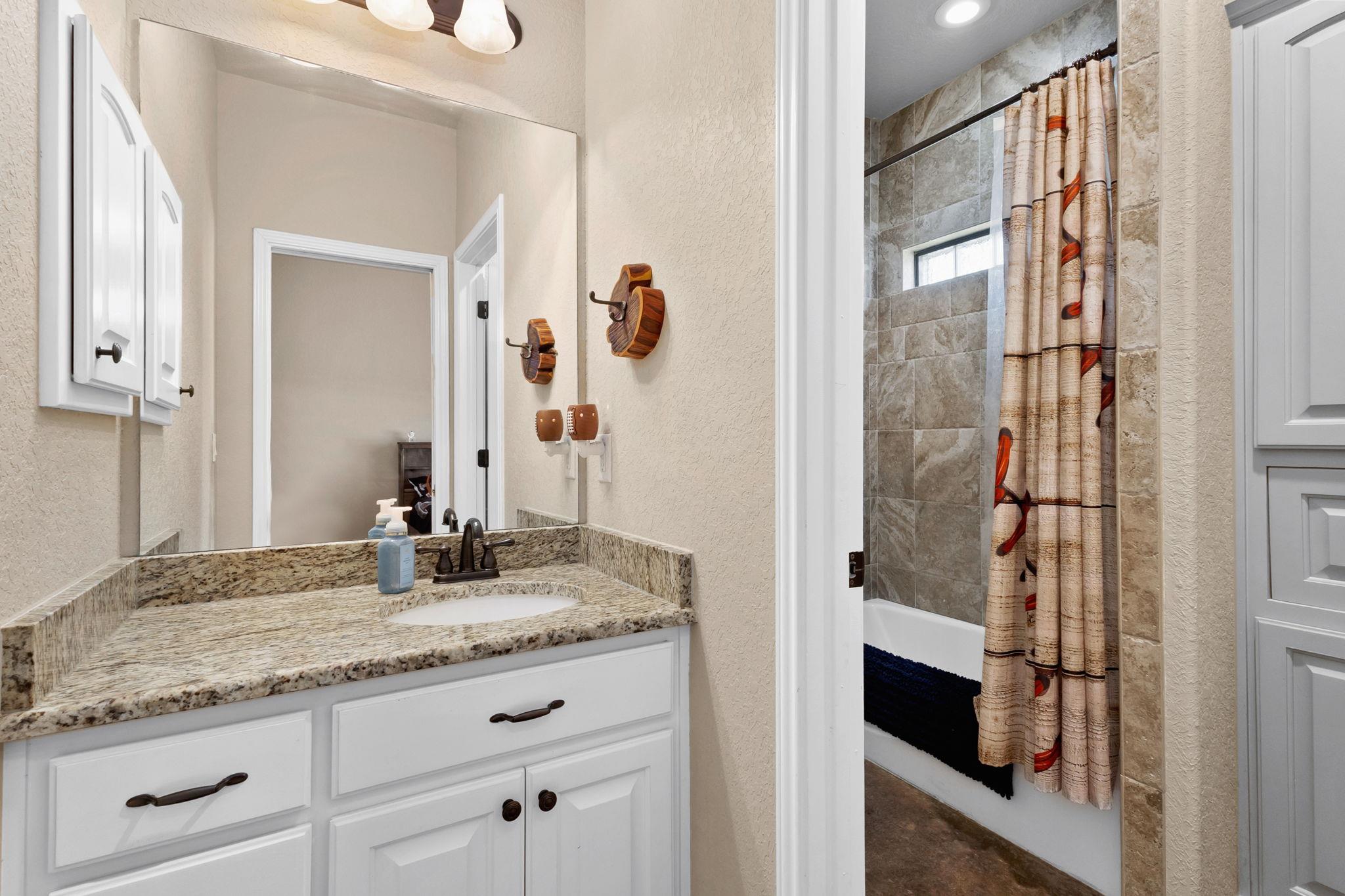 2298 Sungate Dr, New Braunfels, TX 78130