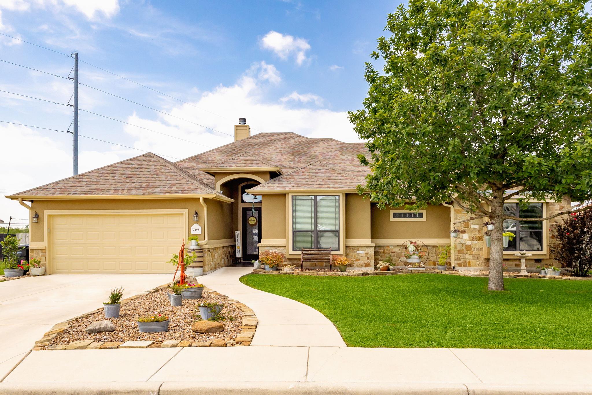 2298 Sungate Dr, New Braunfels, TX 78130