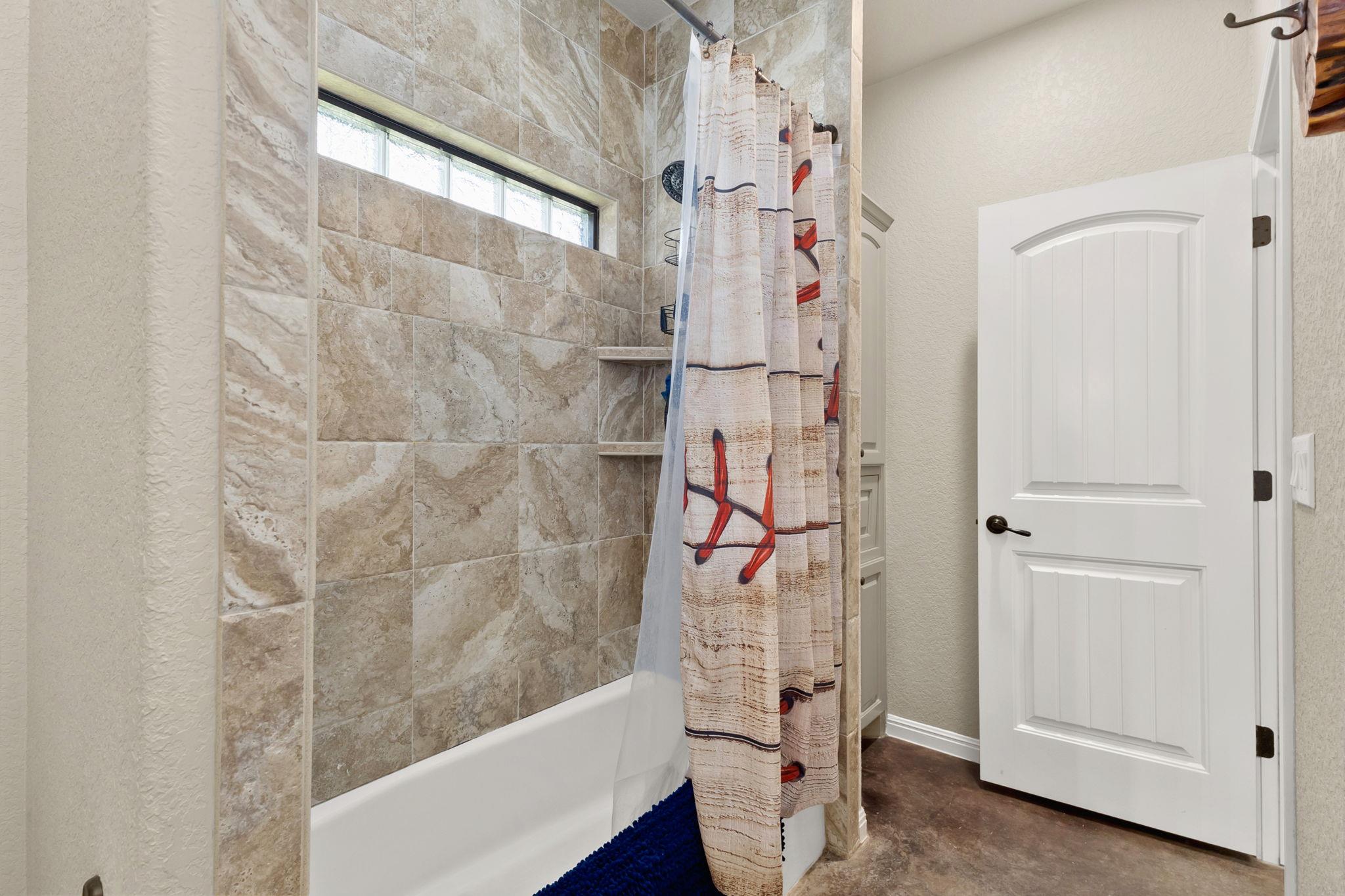 2298 Sungate Dr, New Braunfels, TX 78130