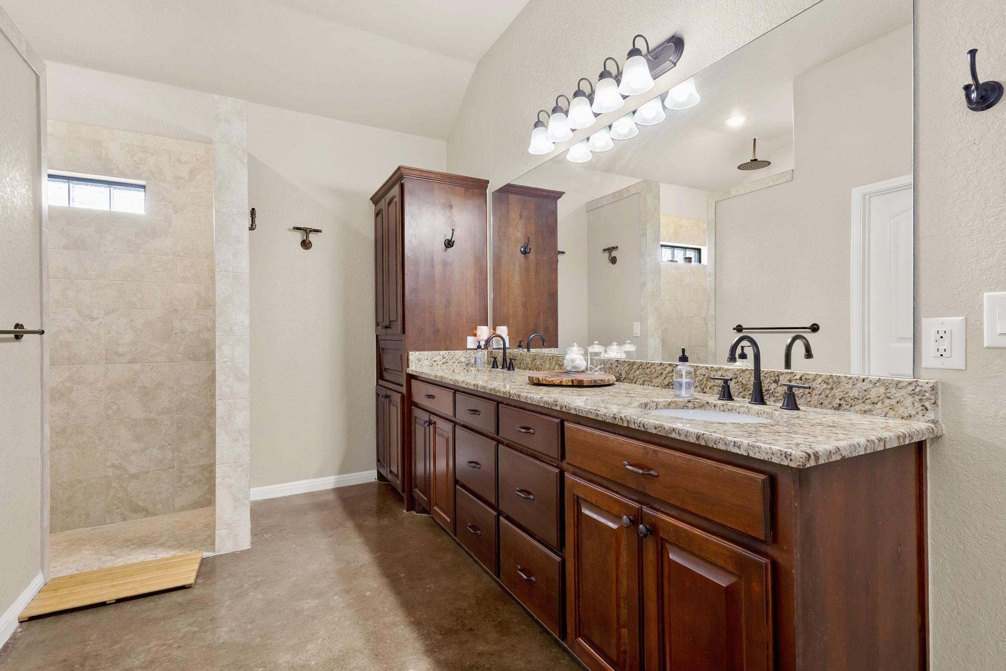 2298 Sungate Dr, New Braunfels, TX 78130