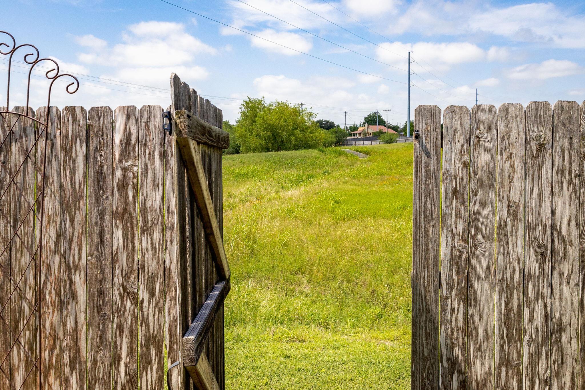 2298 Sungate Dr, New Braunfels, TX 78130