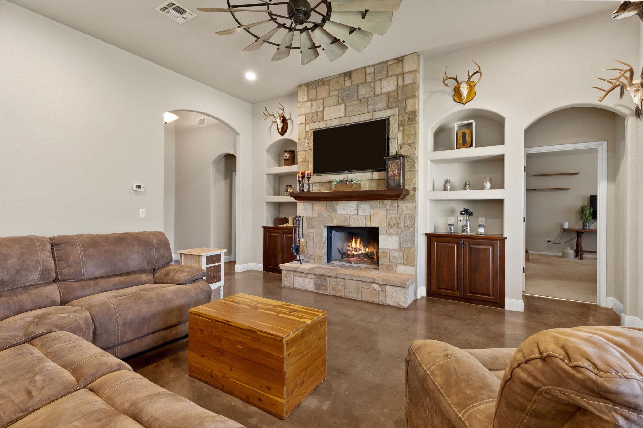 2298 Sungate Dr, New Braunfels, TX 78130