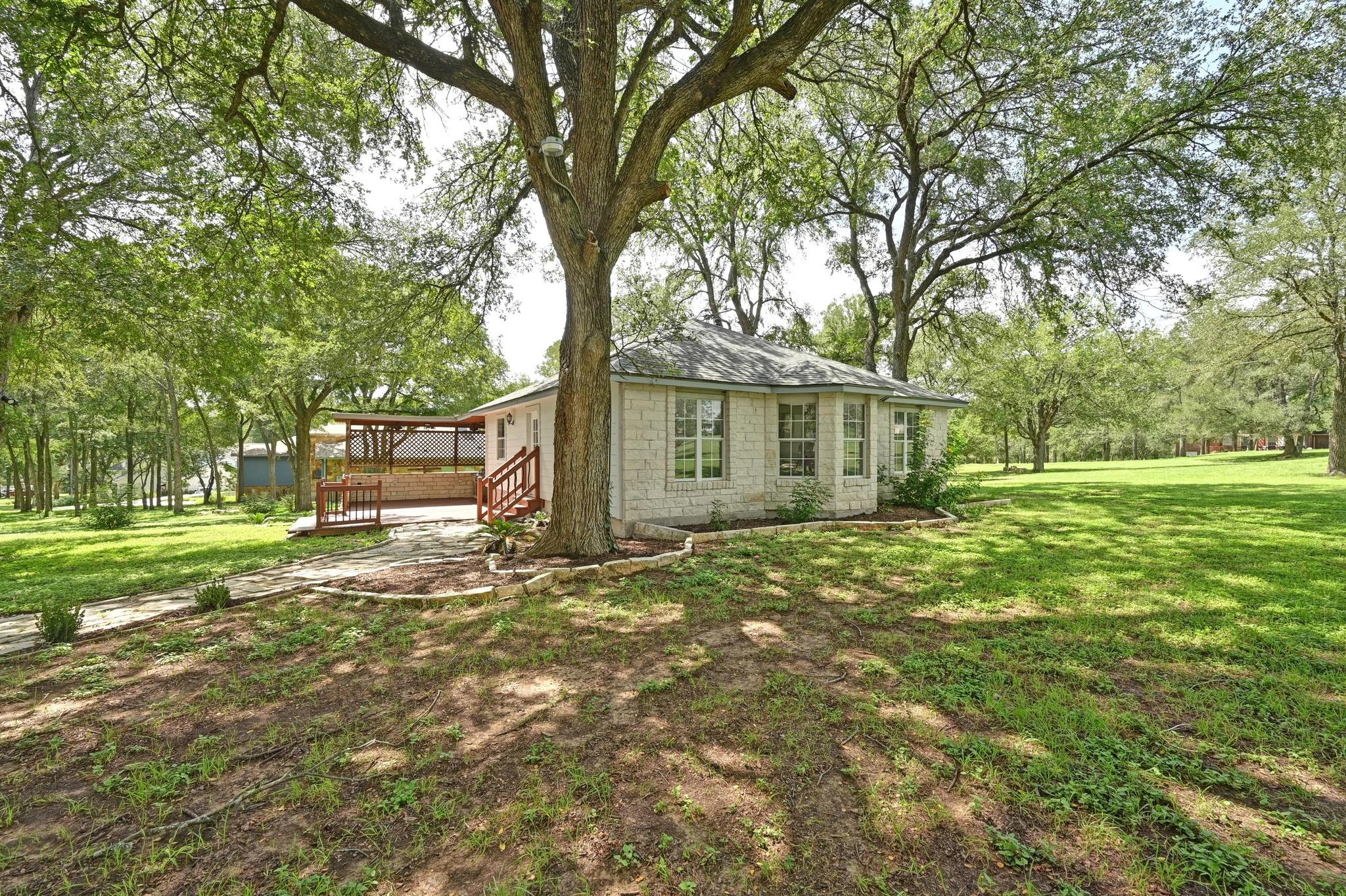 111 Trinity St, Cedar Creek, TX 78612