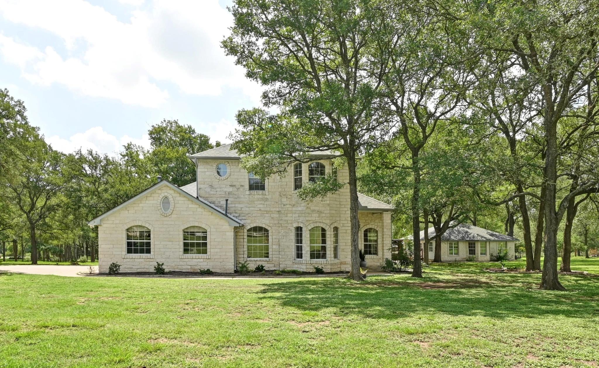 111 Trinity St, Cedar Creek, TX 78612