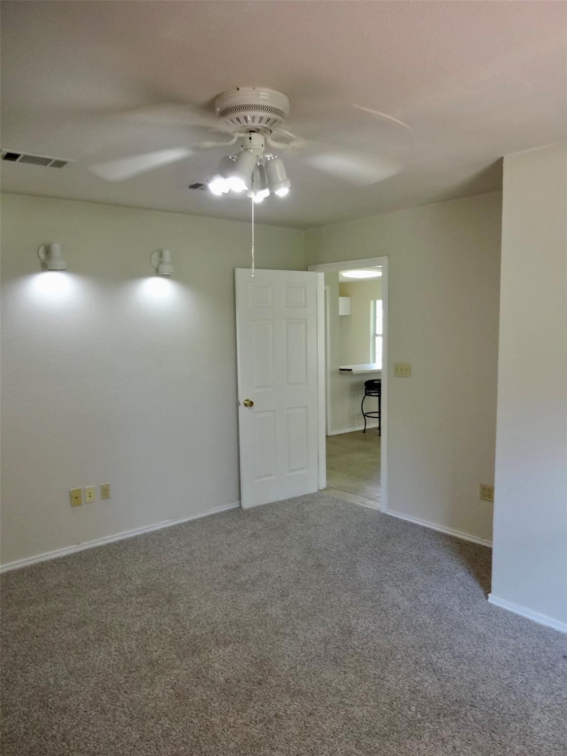 111 Trinity St, Cedar Creek, TX 78612