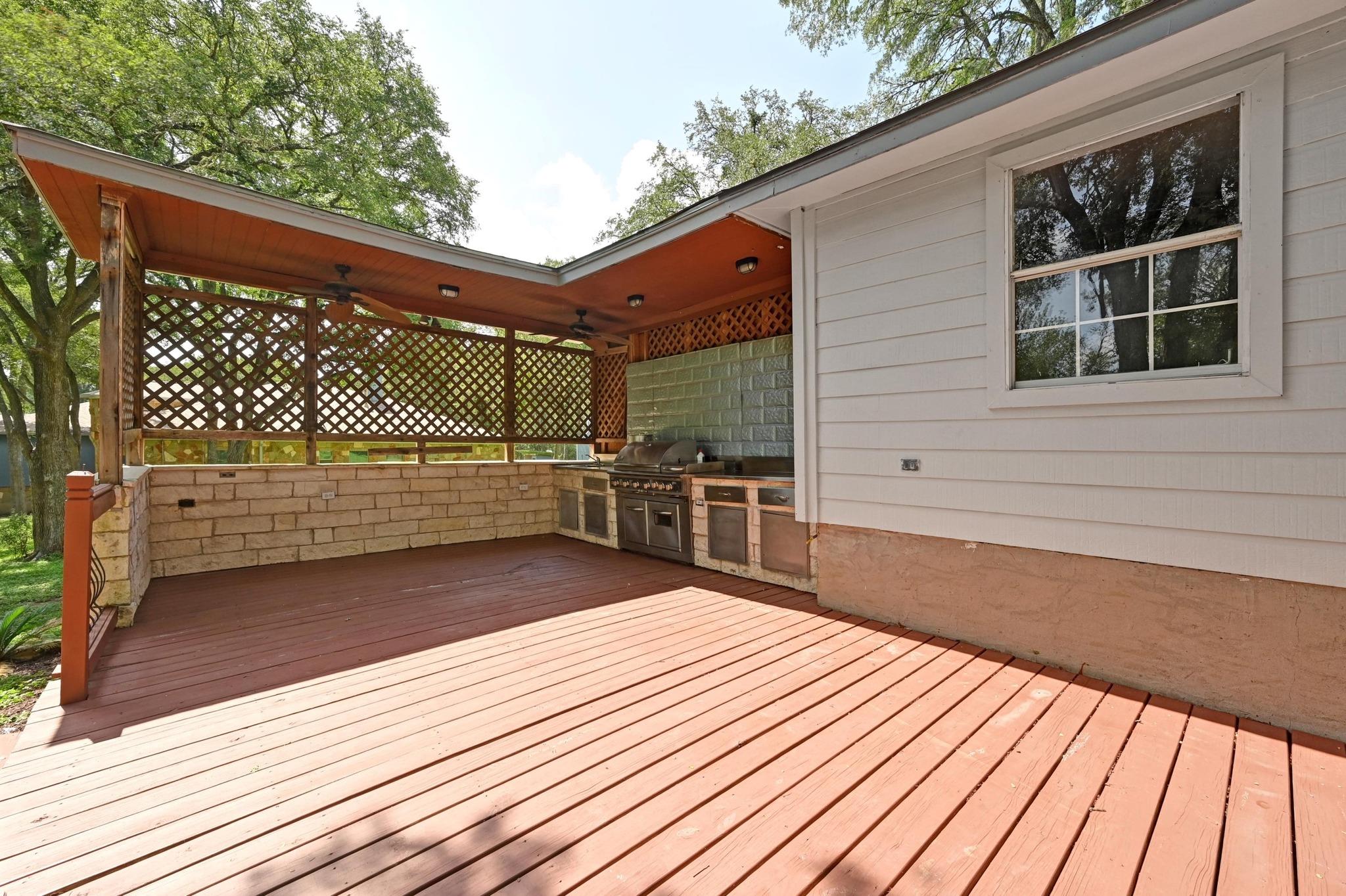 111 Trinity St, Cedar Creek, TX 78612