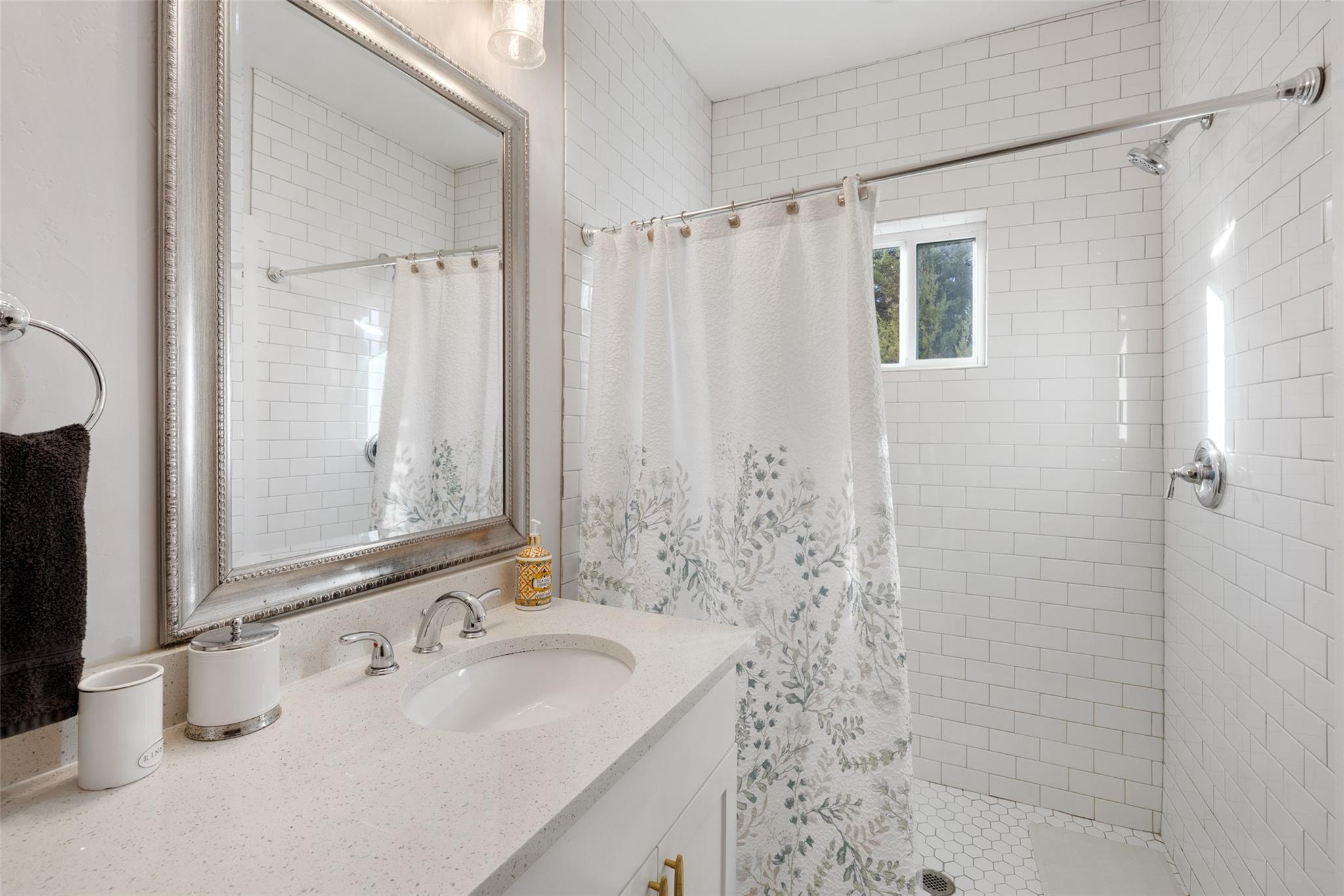 810 Kothmann Rd, Dripping Springs, TX 78620