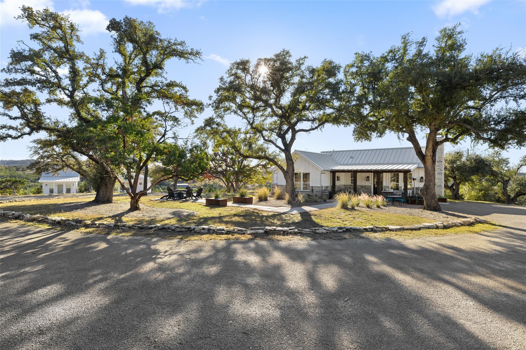 810 Kothmann Rd, Dripping Springs, TX 78620