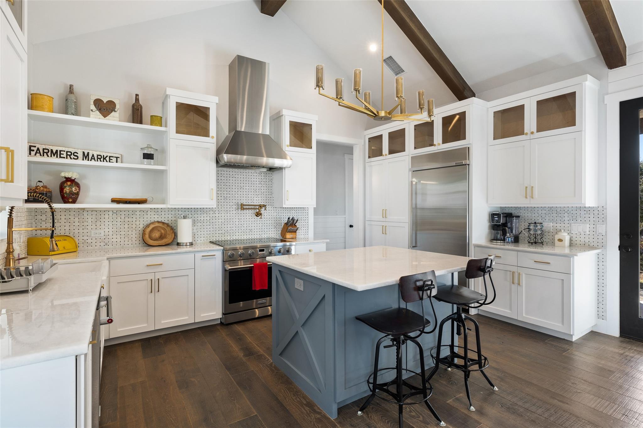 810 Kothmann Rd, Dripping Springs, TX 78620