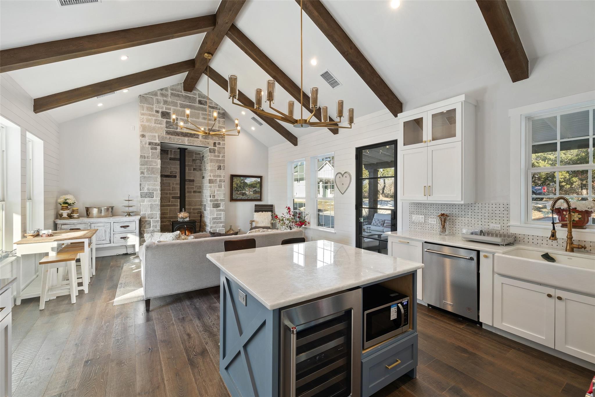 810 Kothmann Rd, Dripping Springs, TX 78620