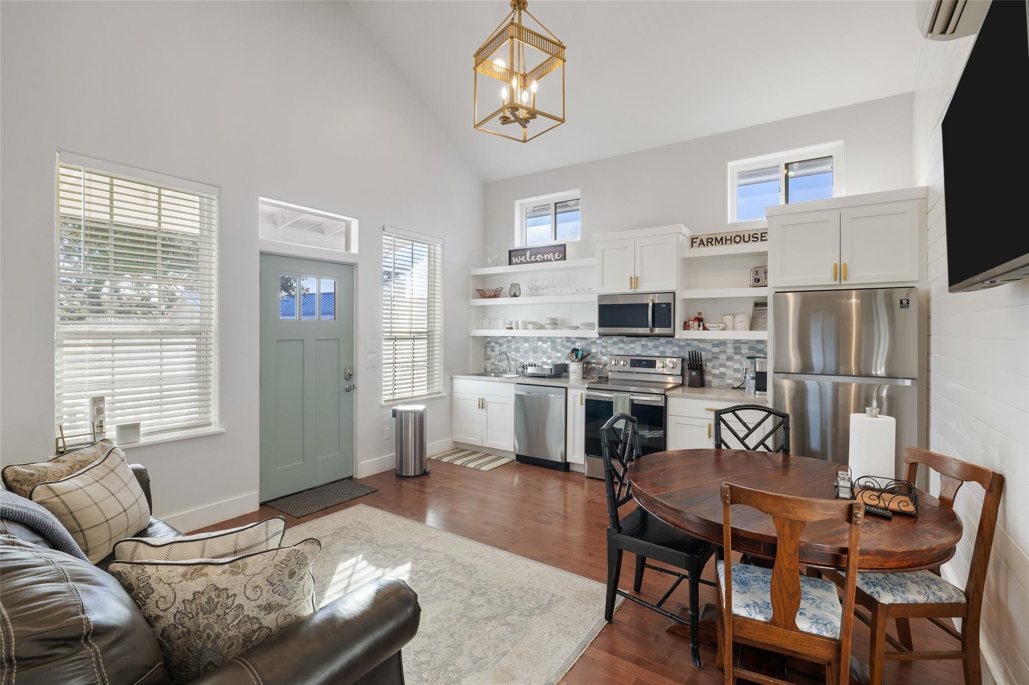 810 Kothmann Rd, Dripping Springs, TX 78620