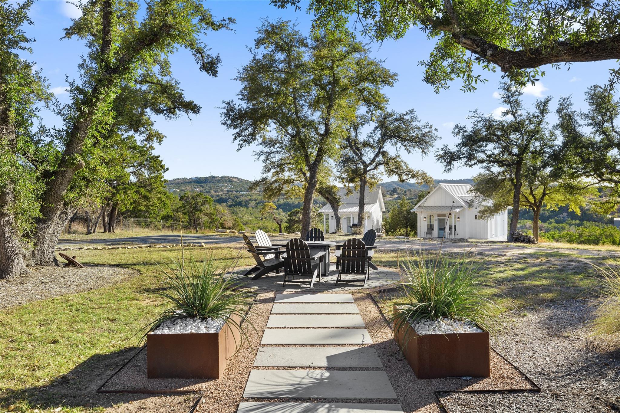 810 Kothmann Rd, Dripping Springs, TX 78620