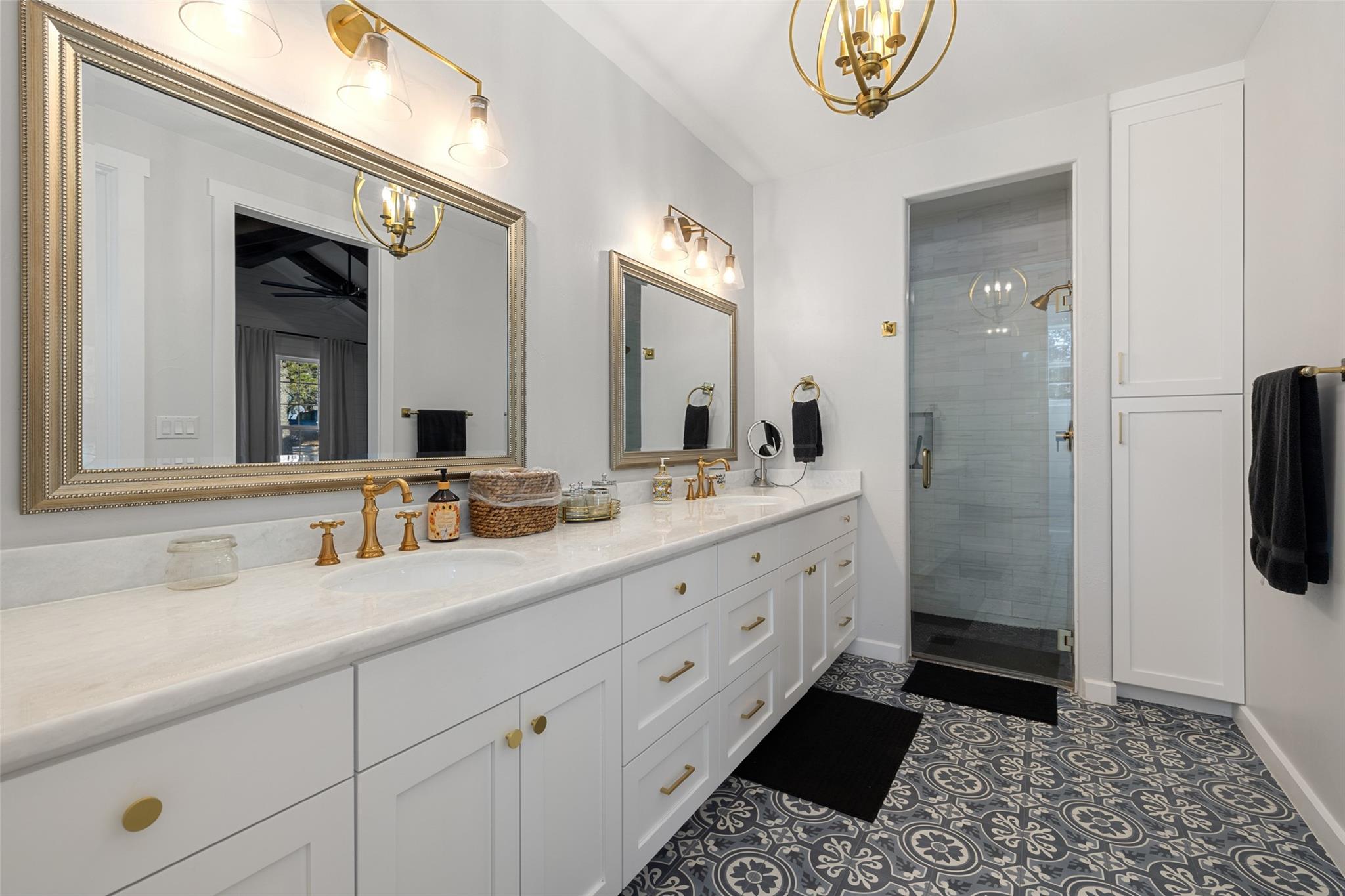 810 Kothmann Rd, Dripping Springs, TX 78620