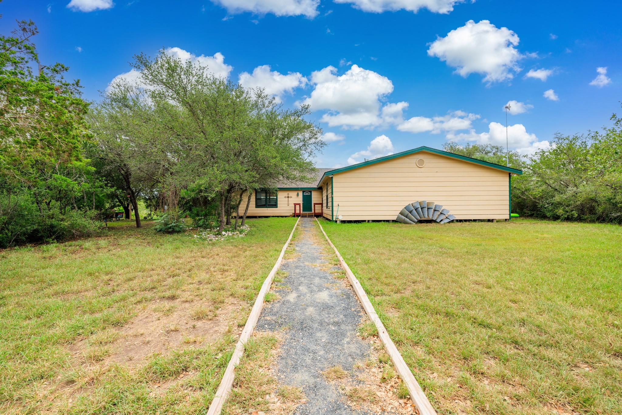 1245A Private Road 2415, Uvalde, TX 78801