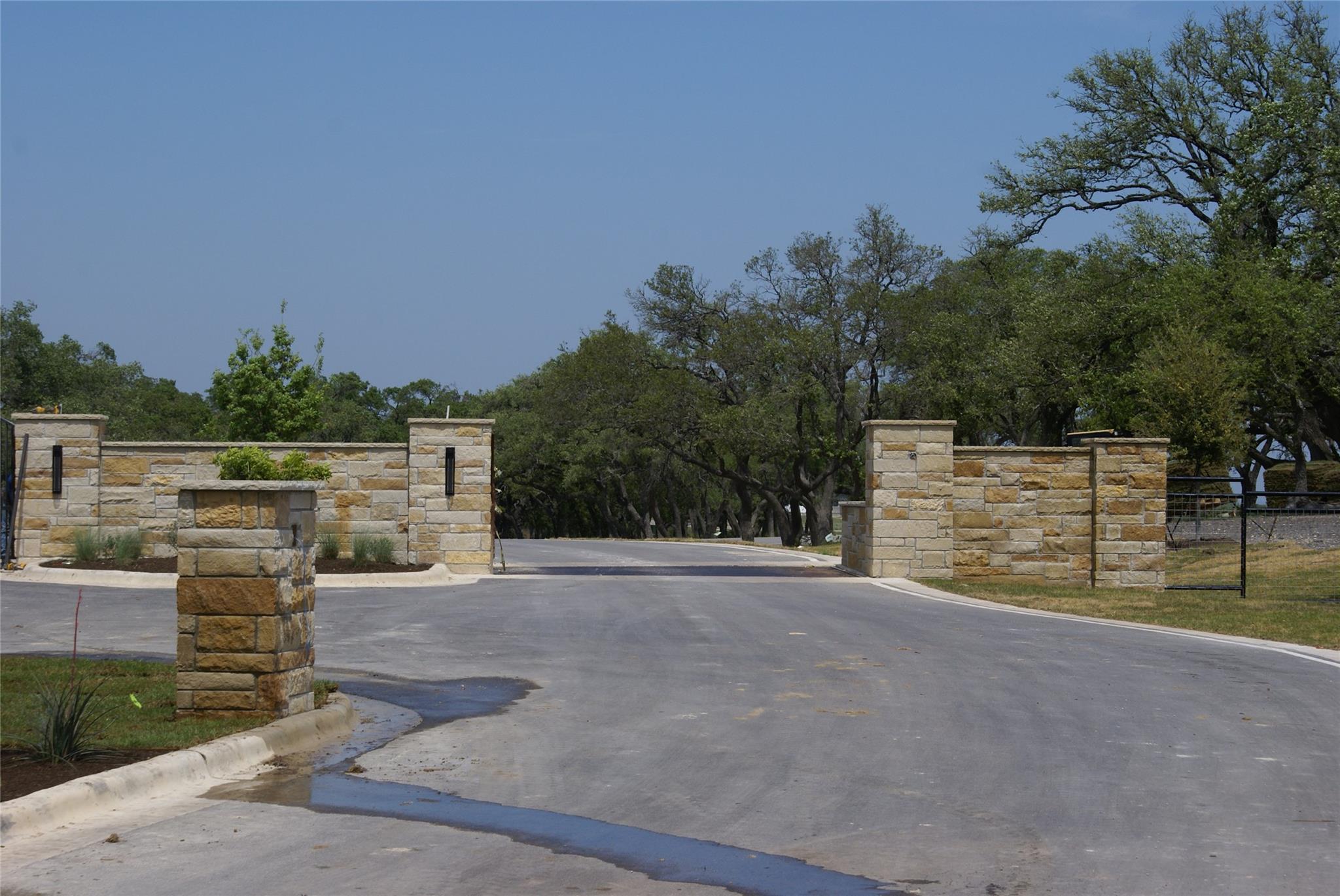 413 E Flying Owl Dr, Johnson City, TX 78636