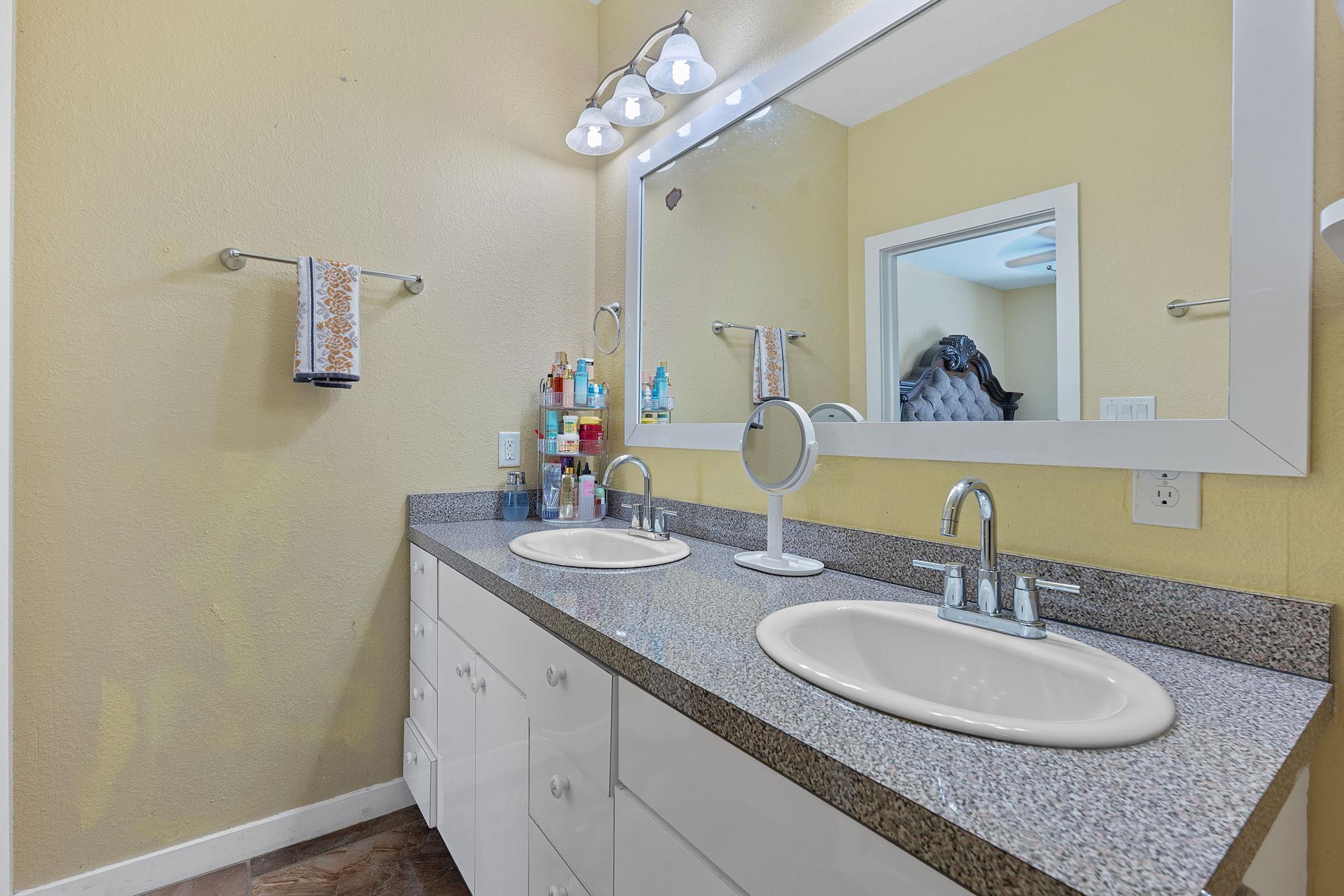 11812 Morning View Dr, Del Valle, TX 78617