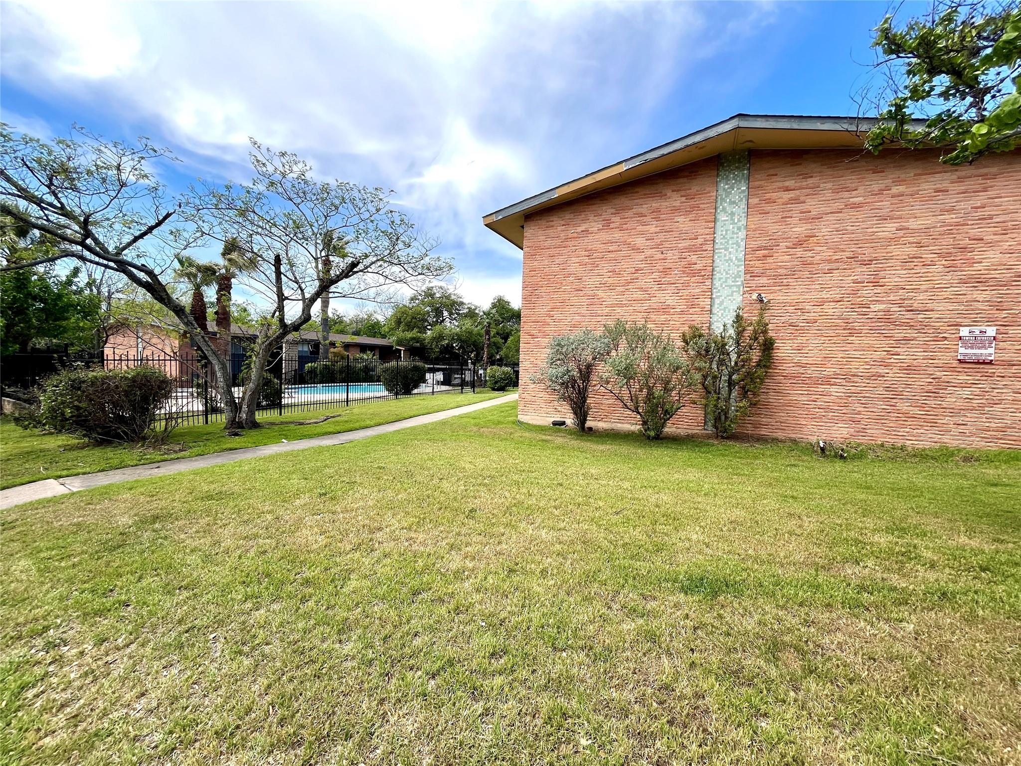 3304 Red River St # 204, Austin, TX 78705