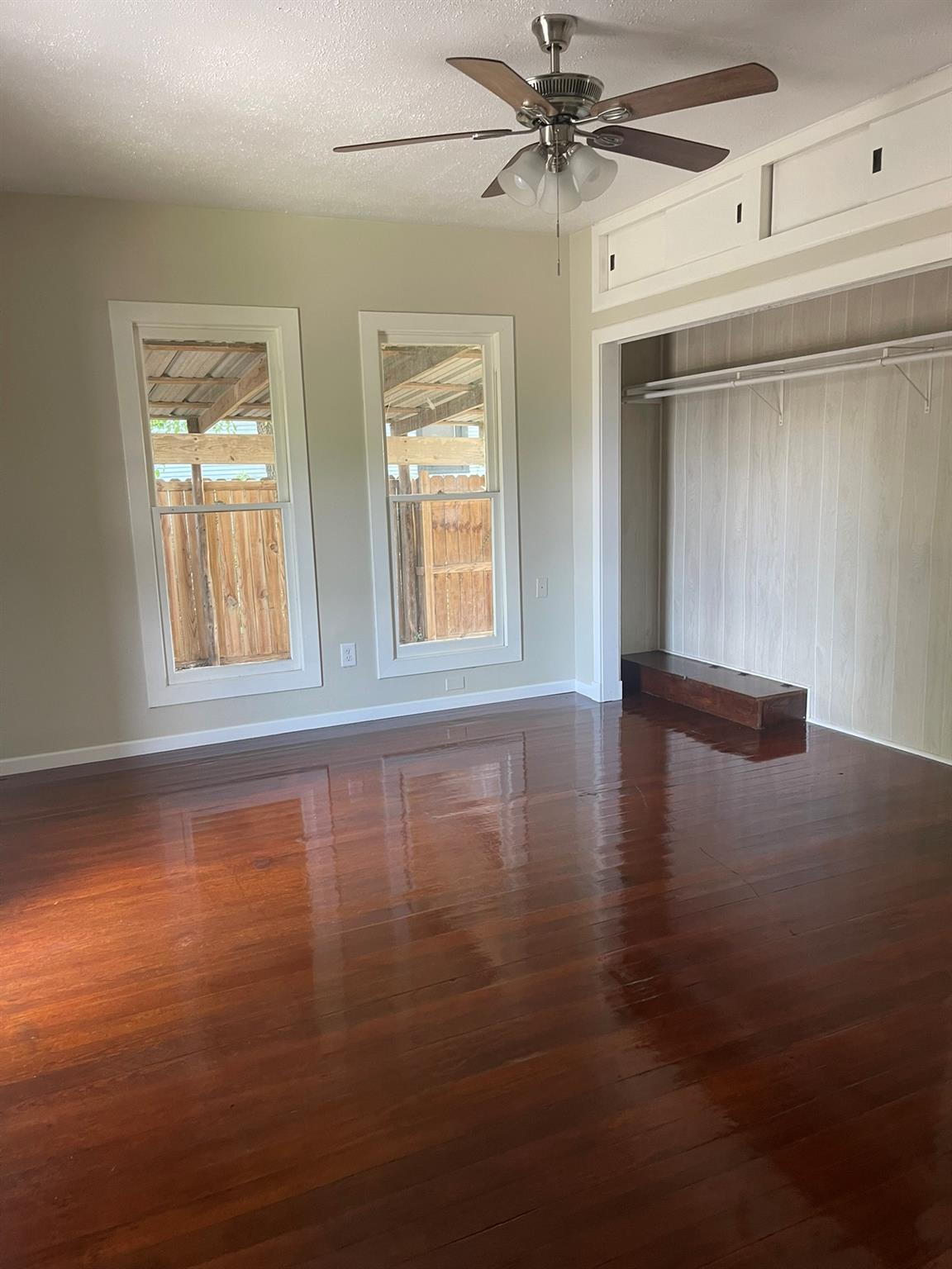 144 W Wallace St, Gonzales, TX 78629