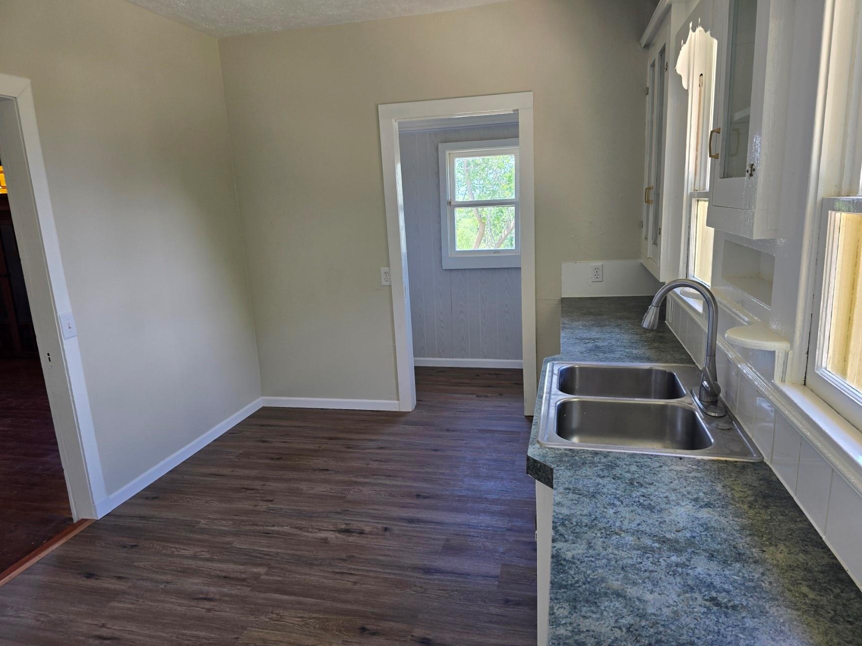 144 W Wallace St, Gonzales, TX 78629