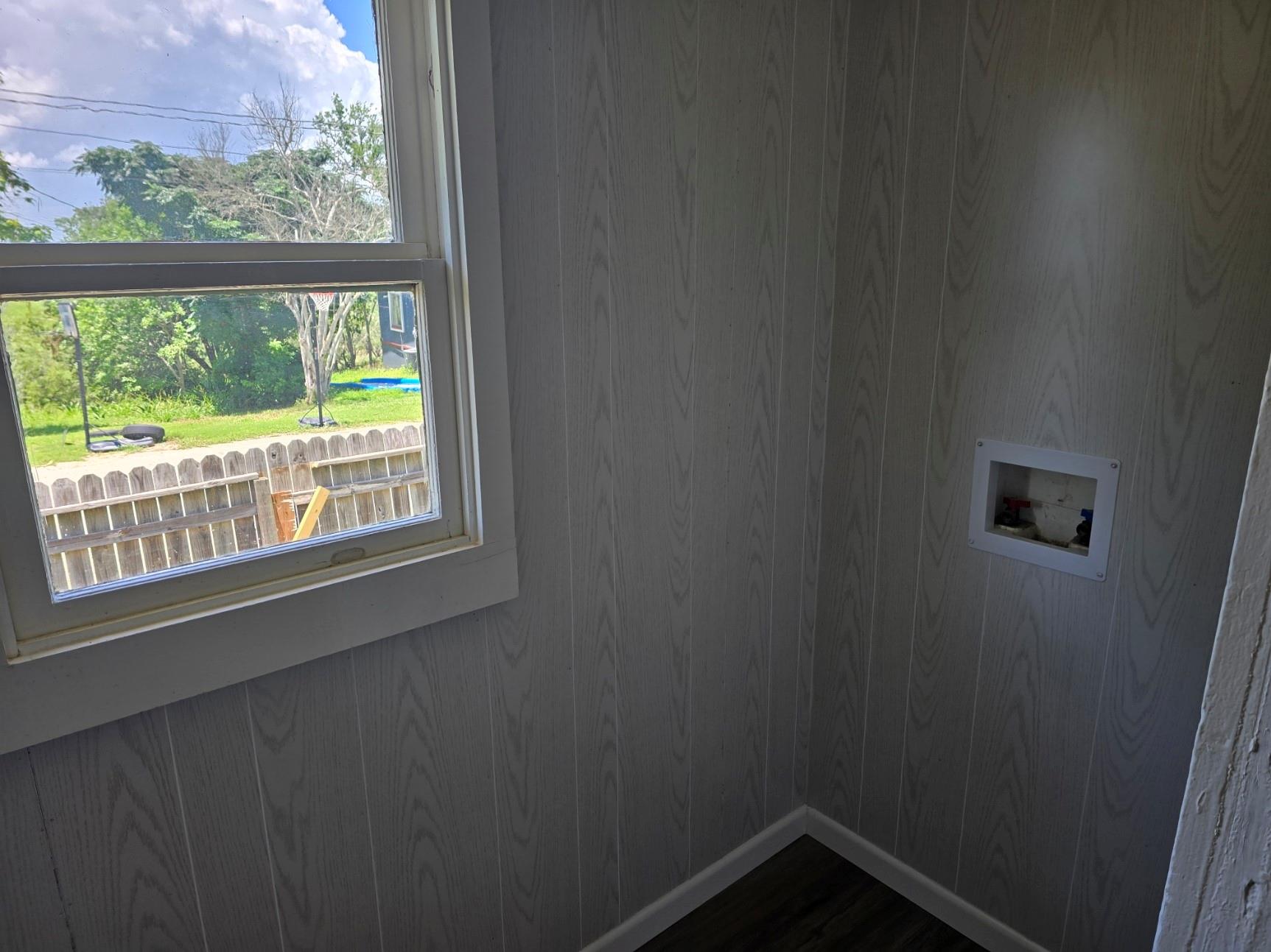 144 W Wallace St, Gonzales, TX 78629