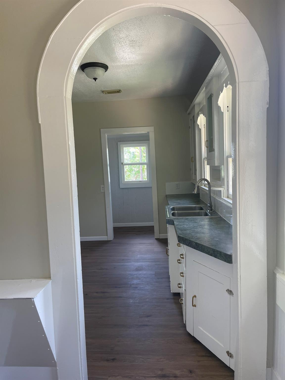 144 W Wallace St, Gonzales, TX 78629