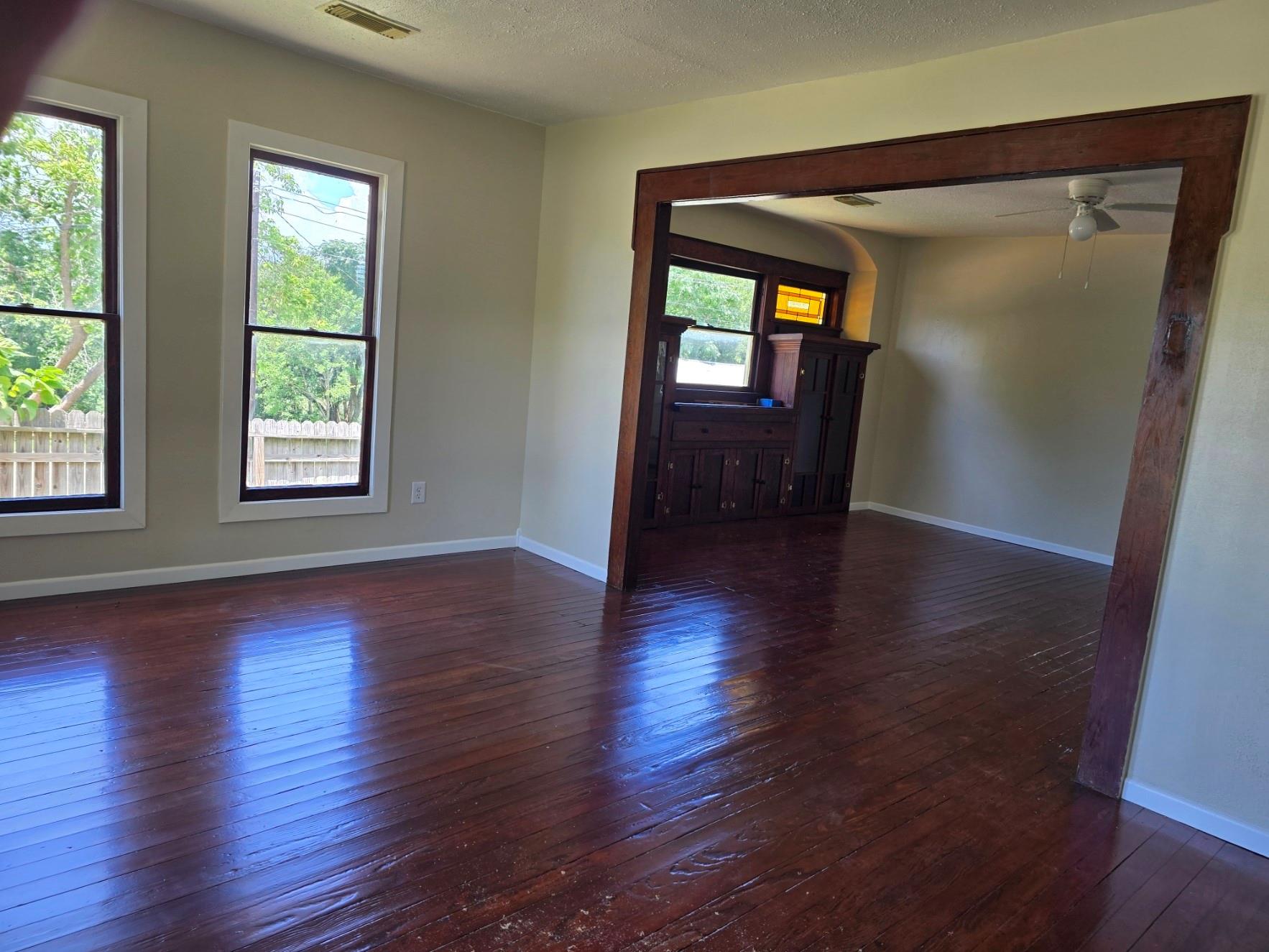 144 W Wallace St, Gonzales, TX 78629