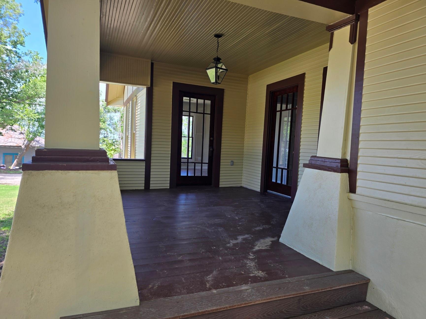 144 W Wallace St, Gonzales, TX 78629